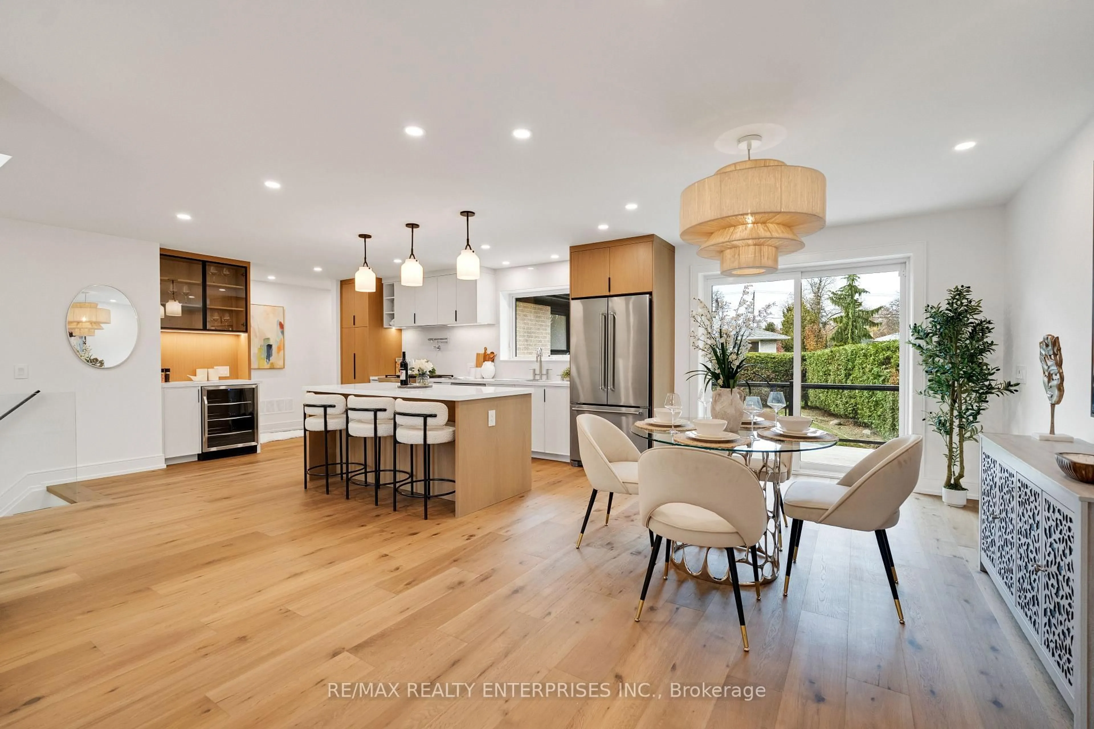 Open concept kitchen, unknown for 1479 Kalligan Crt, Mississauga Ontario L4X 1A9