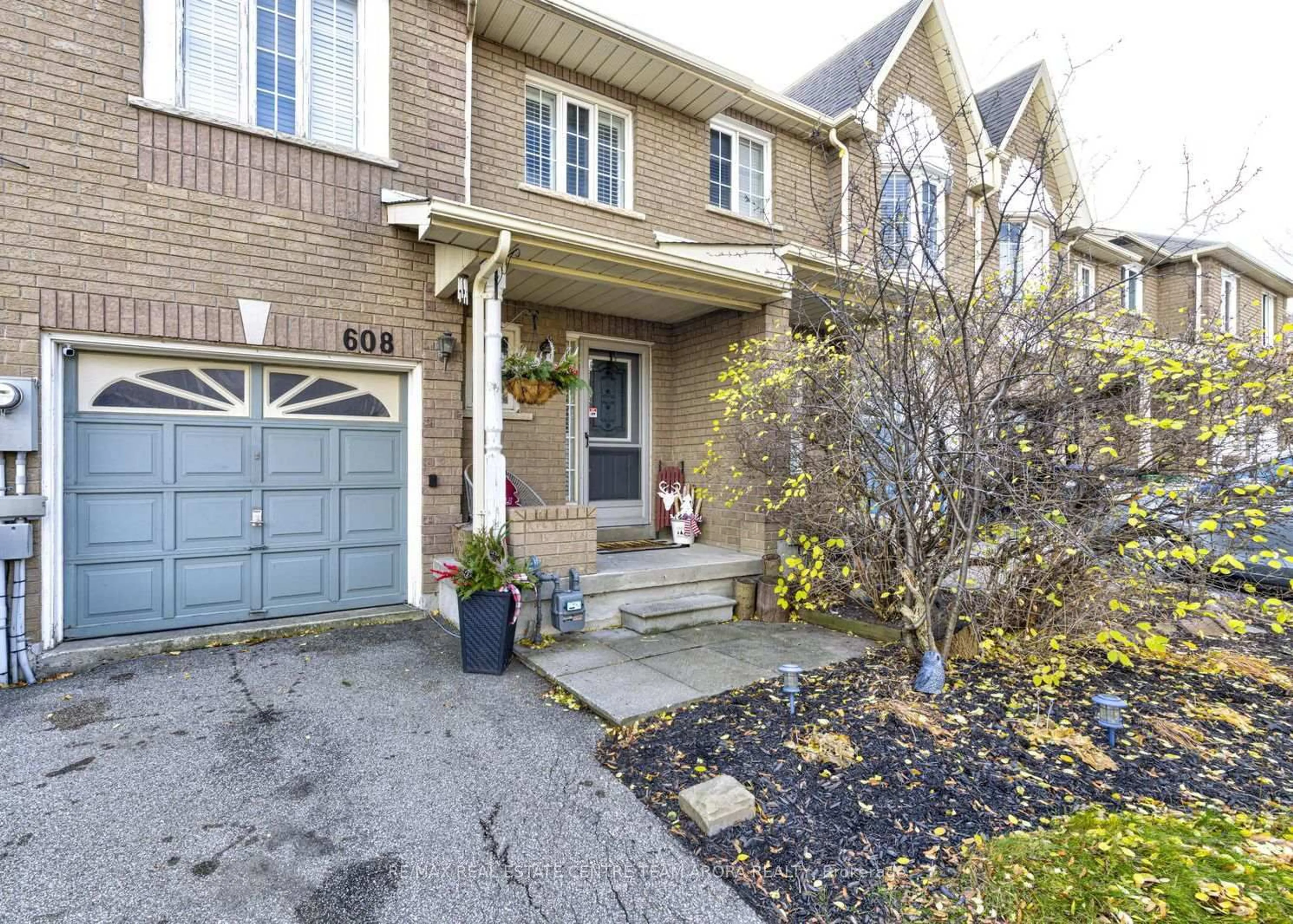 Home with brick exterior material, street for 608 Lumberton Cres, Mississauga Ontario L4Z 3Z6