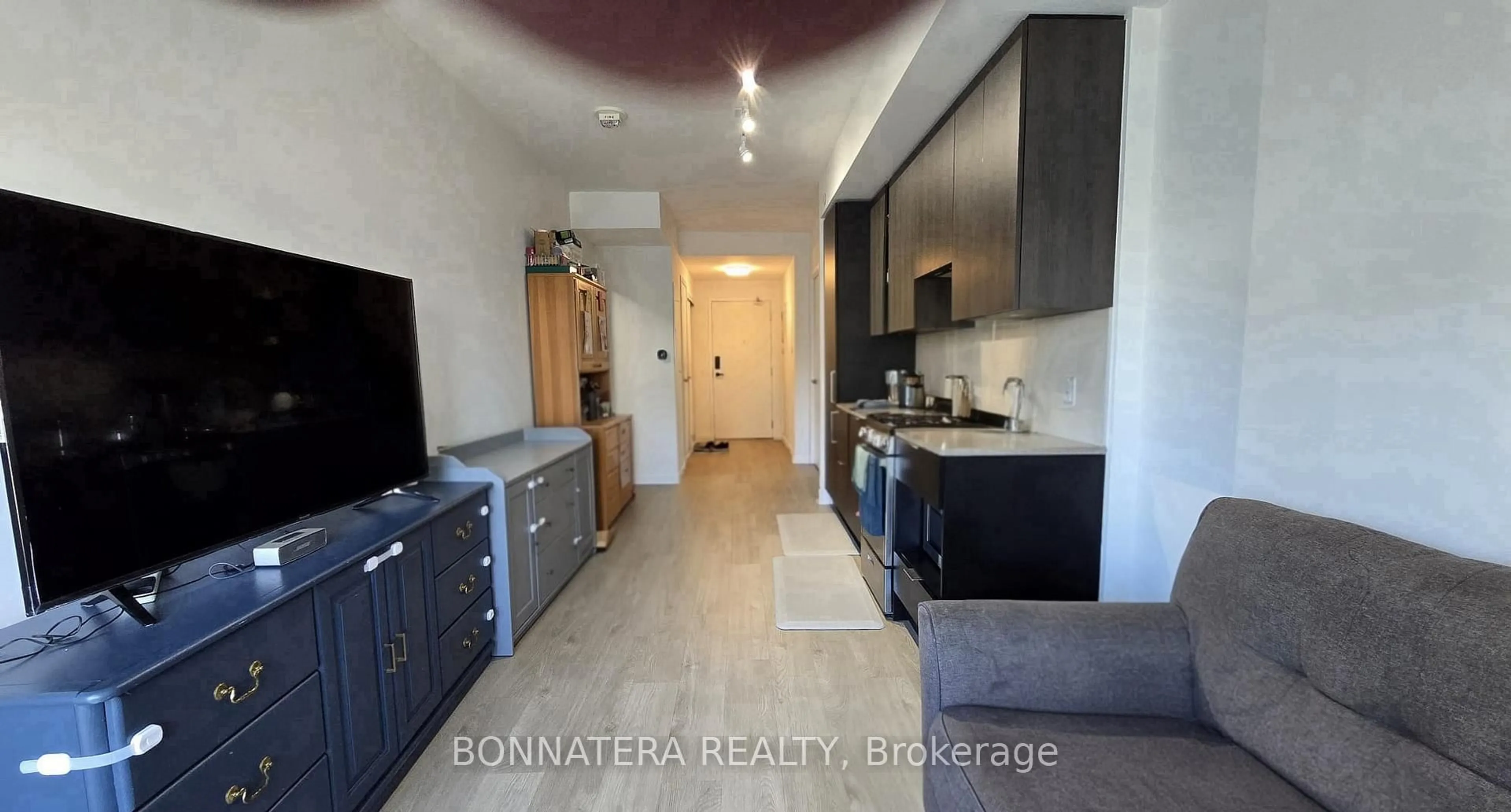 Unknown for 3900 Confederation Pkwy #913, Mississauga Ontario L5B 0M3