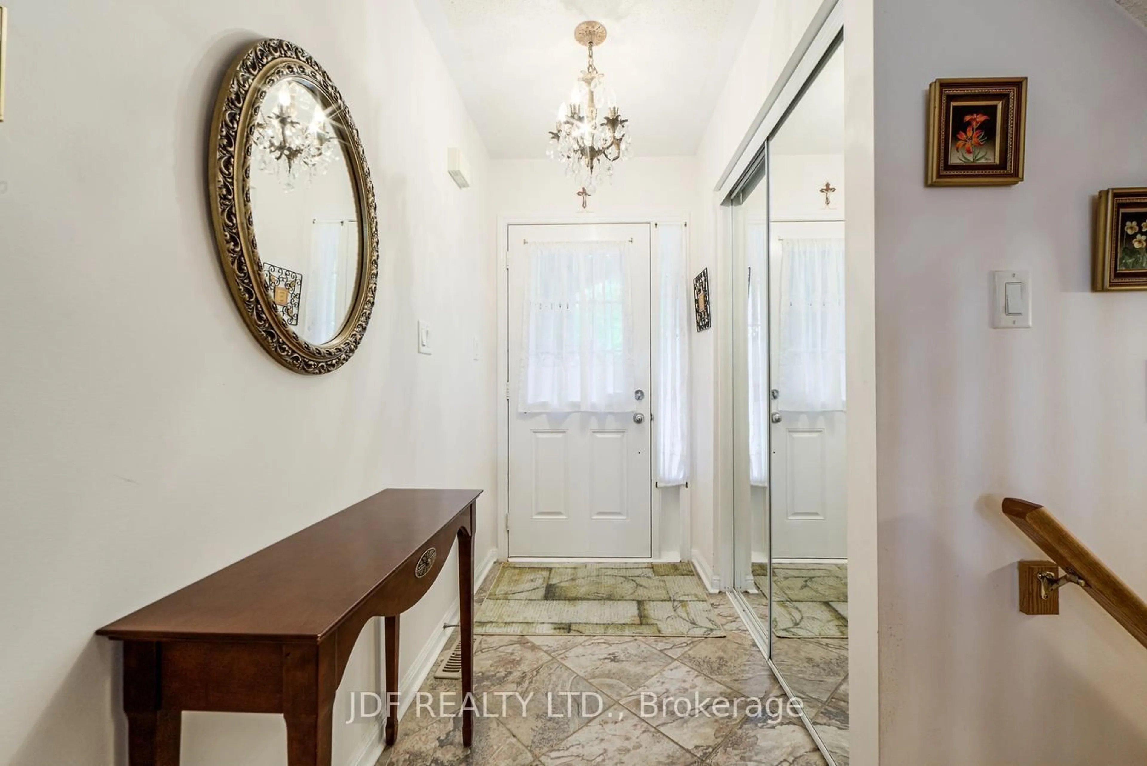 Indoor entryway for 3178 Stornoway Circ, Oakville Ontario L6M 5H7
