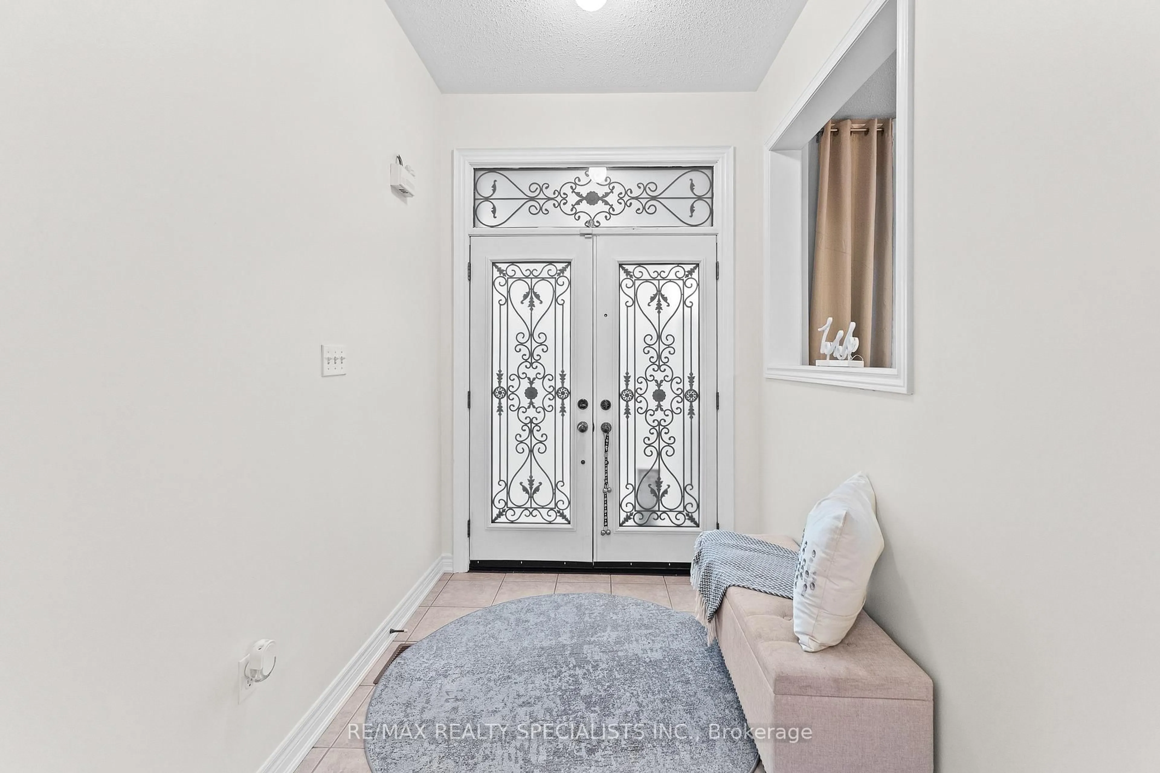 Indoor entryway for 6 Niceview Dr, Brampton Ontario L6R 0P6