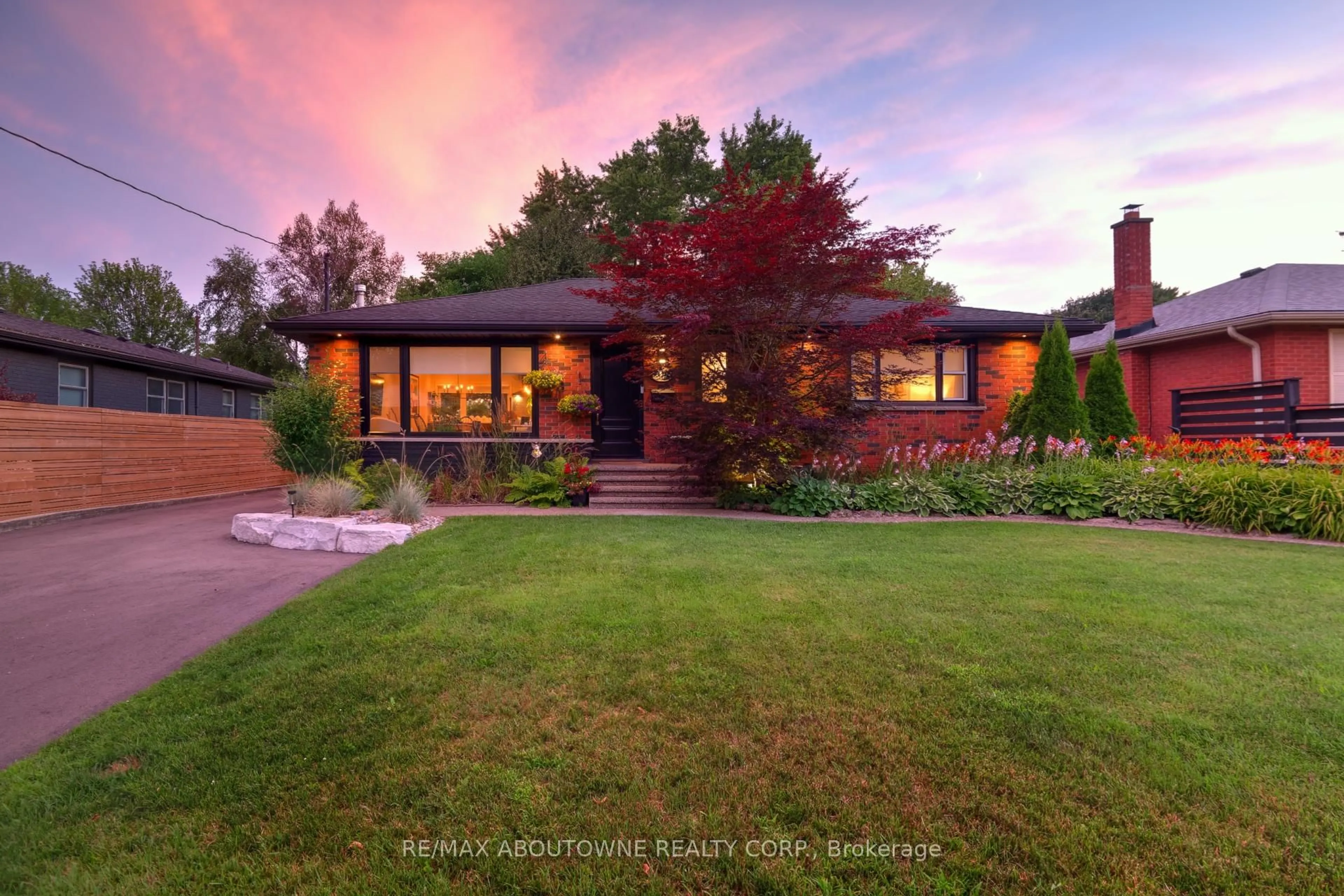 Home with brick exterior material, street for 544 Maplehill Dr, Burlington Ontario L7N 2W1