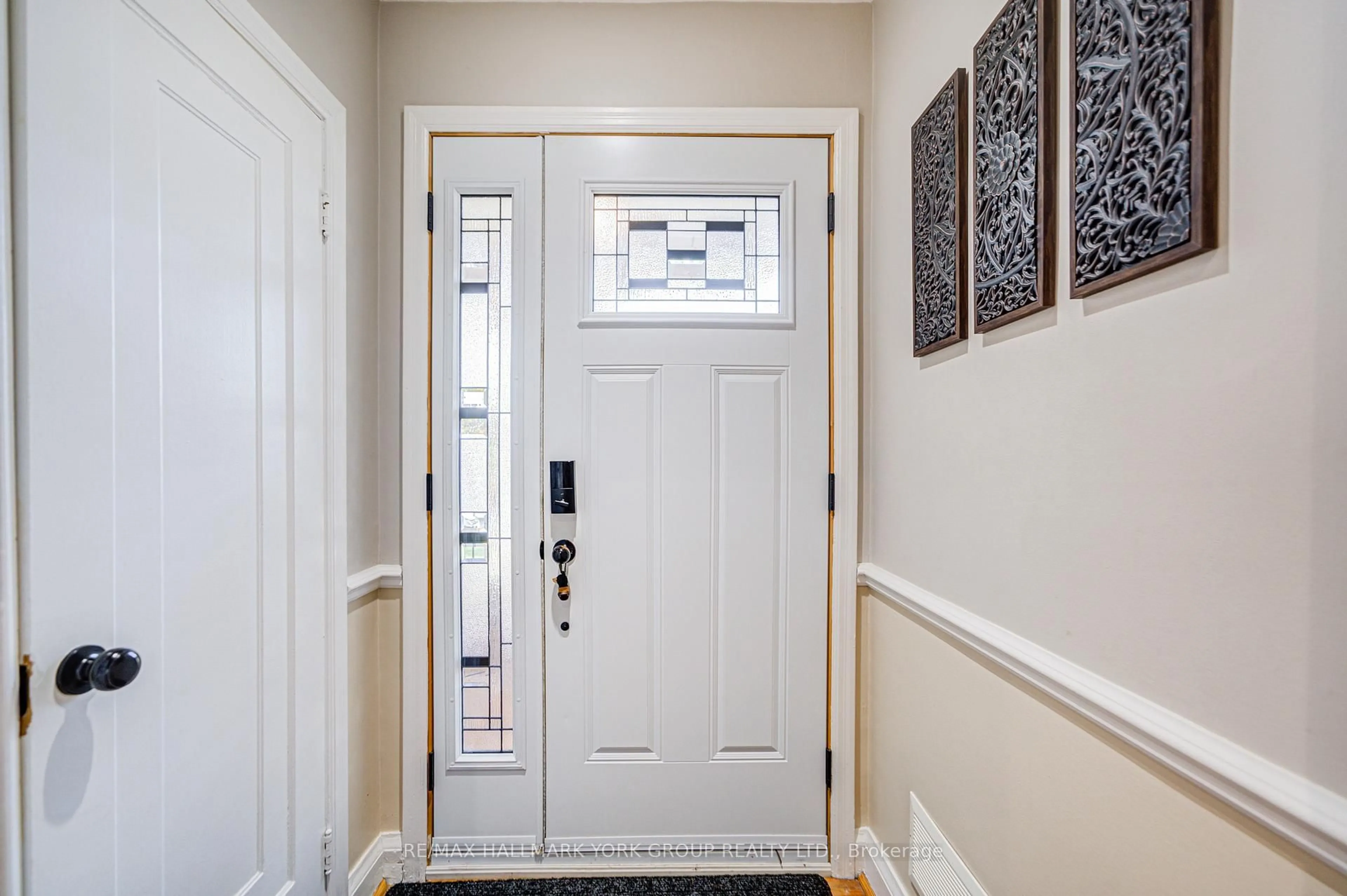 Indoor entryway for 26 Gregory St, Brampton Ontario L6Y 1G1