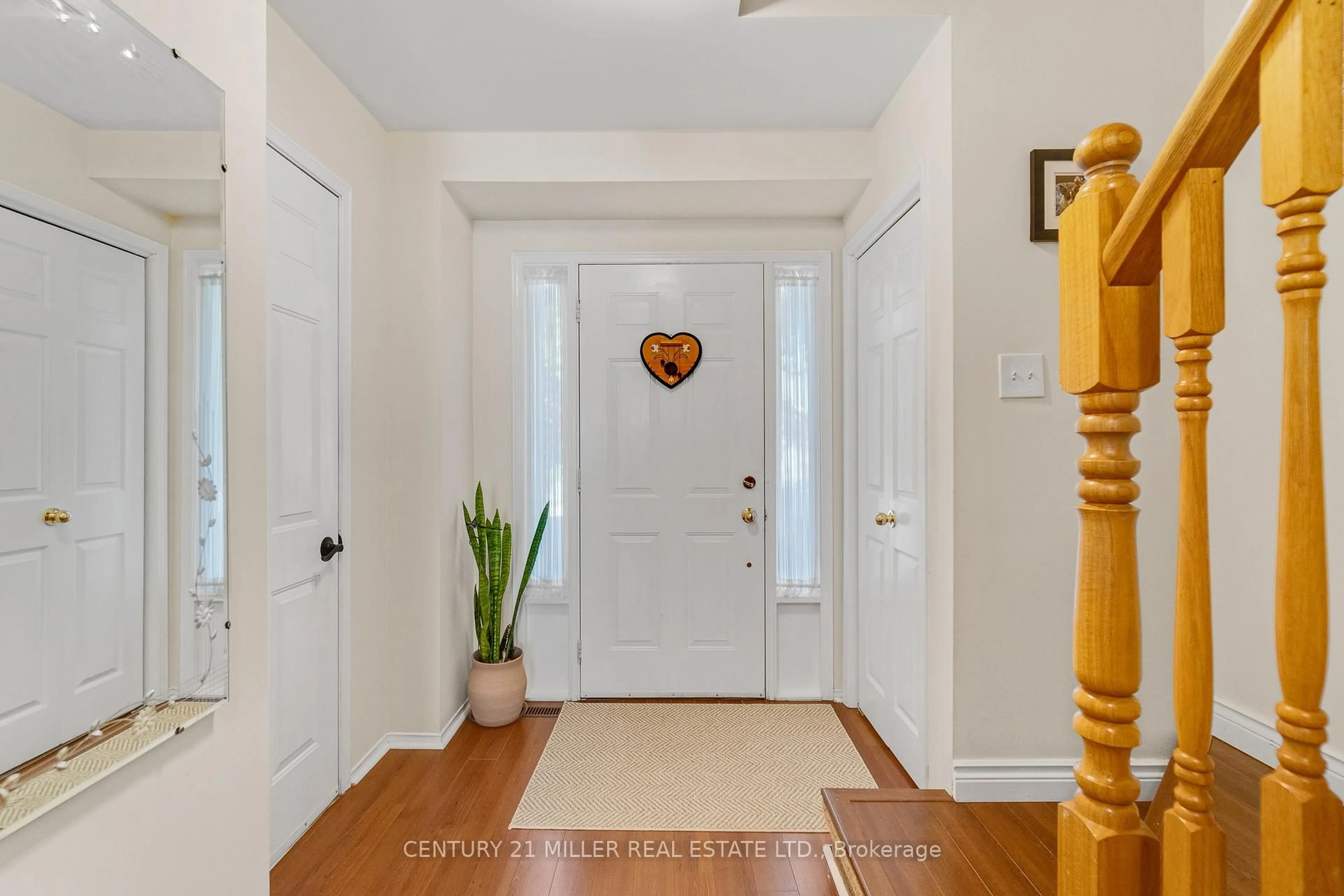 Indoor entryway for 2230 Walkers Line #16, Burlington Ontario L7M 3Y8