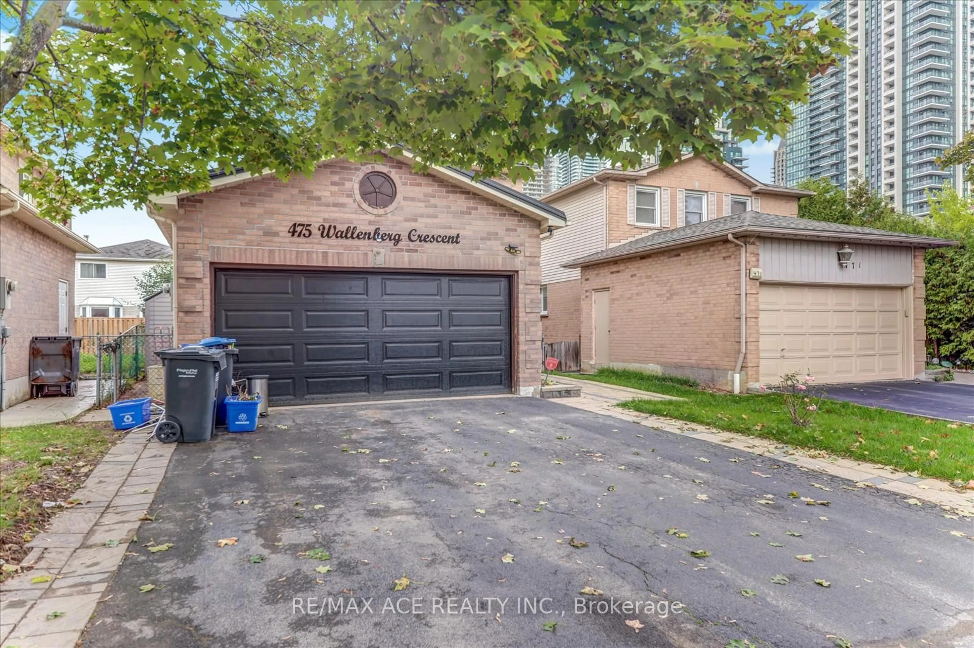 Home with brick exterior material, street for 475 Wallenberg Cres, Mississauga Ontario L5B 3M2