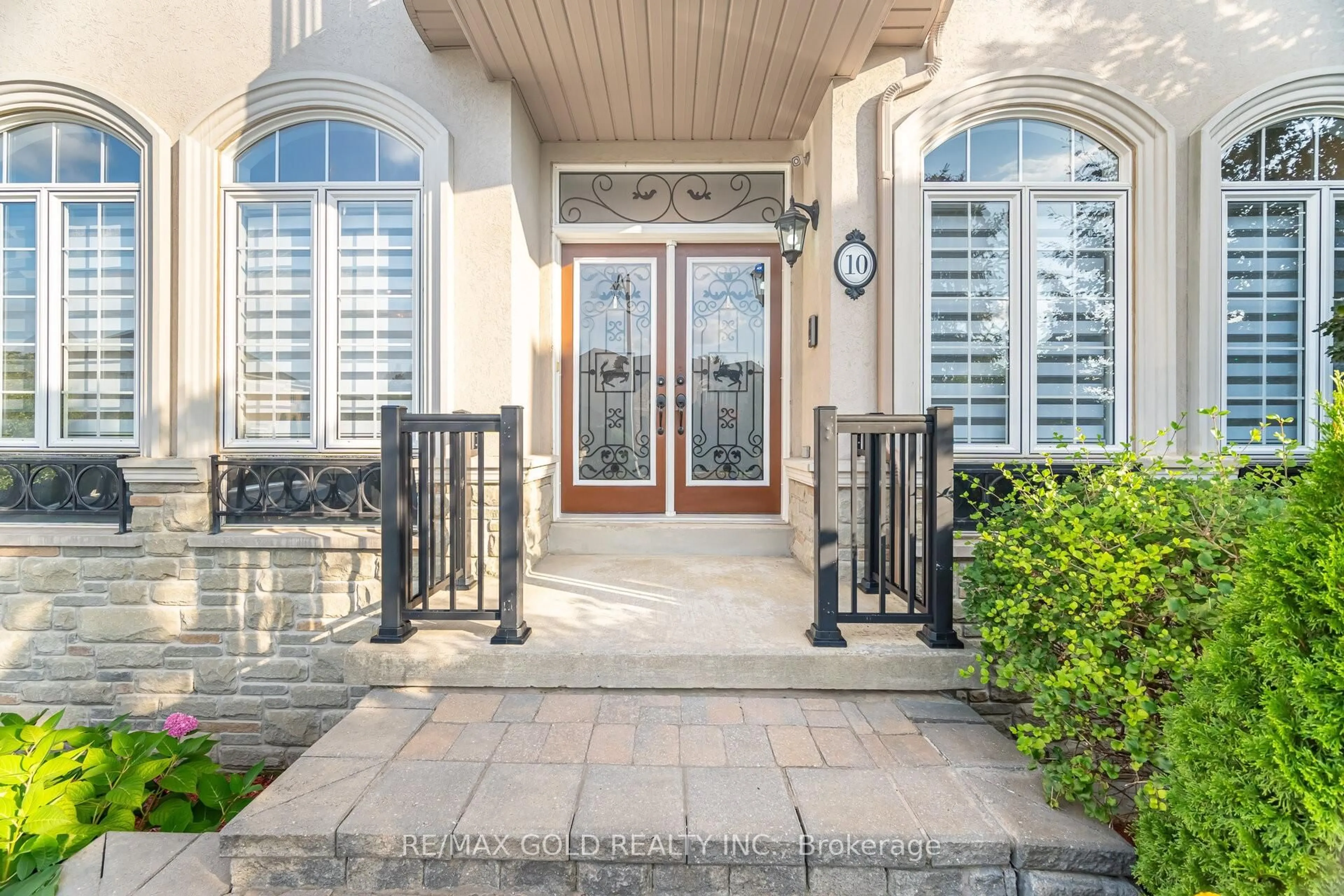 Indoor entryway for 10 Vissini Way, Brampton Ontario L6P 2W2