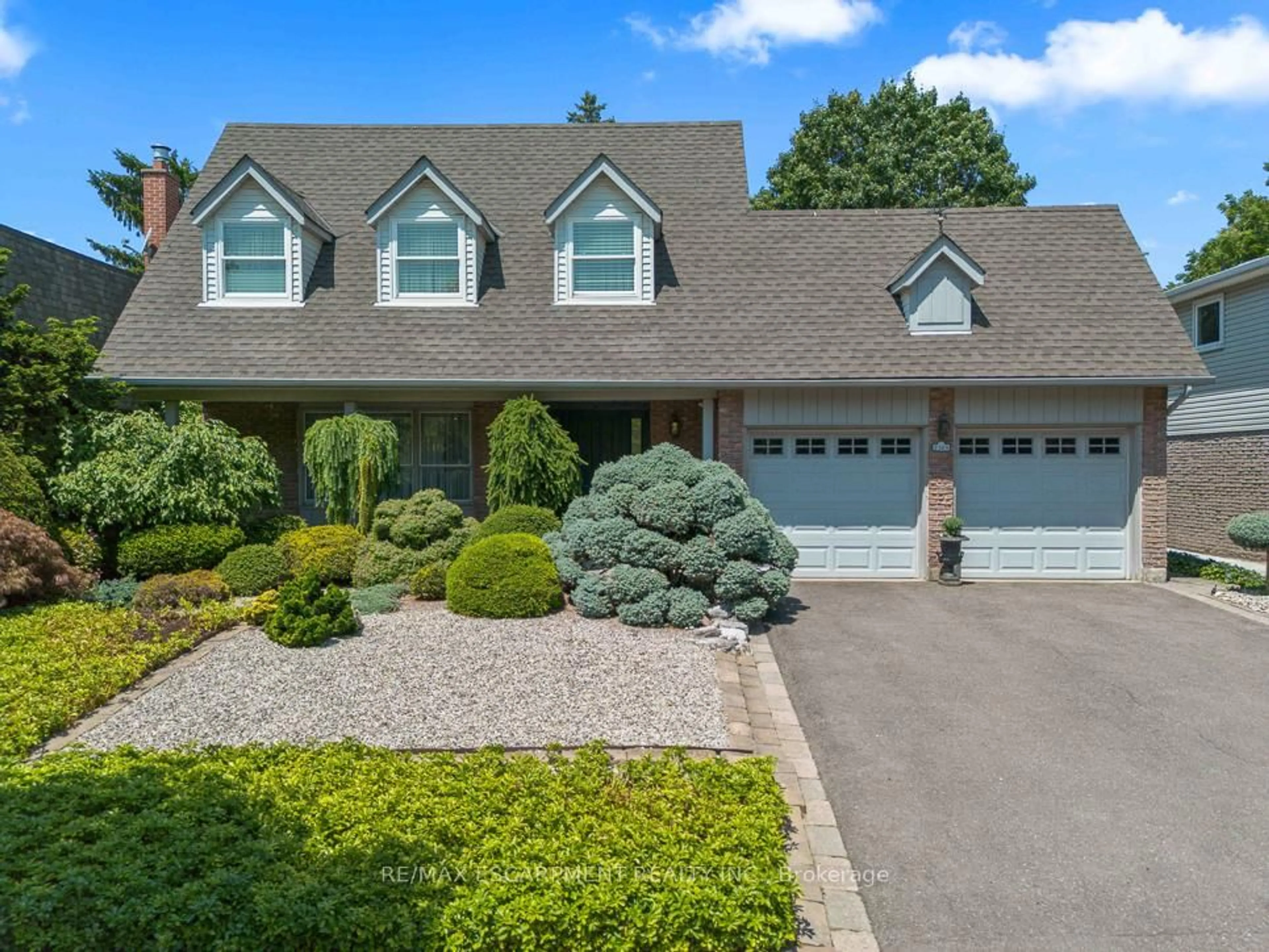 Home with vinyl exterior material, street for 2369 Baccaro Rd, Oakville Ontario L6J 5V9