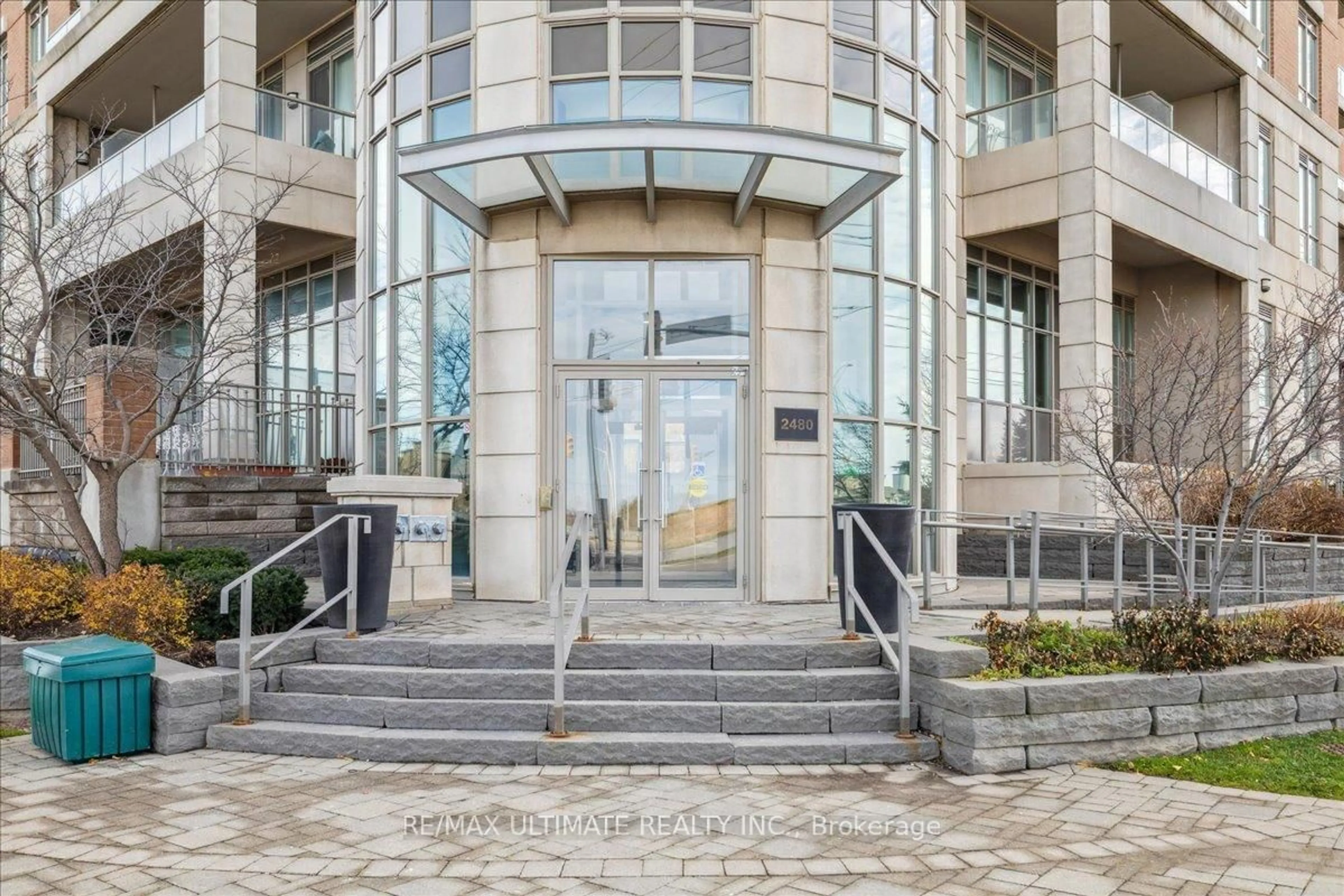 Indoor foyer for 2480 Prince Michael Dr #110, Oakville Ontario L6H 0H1