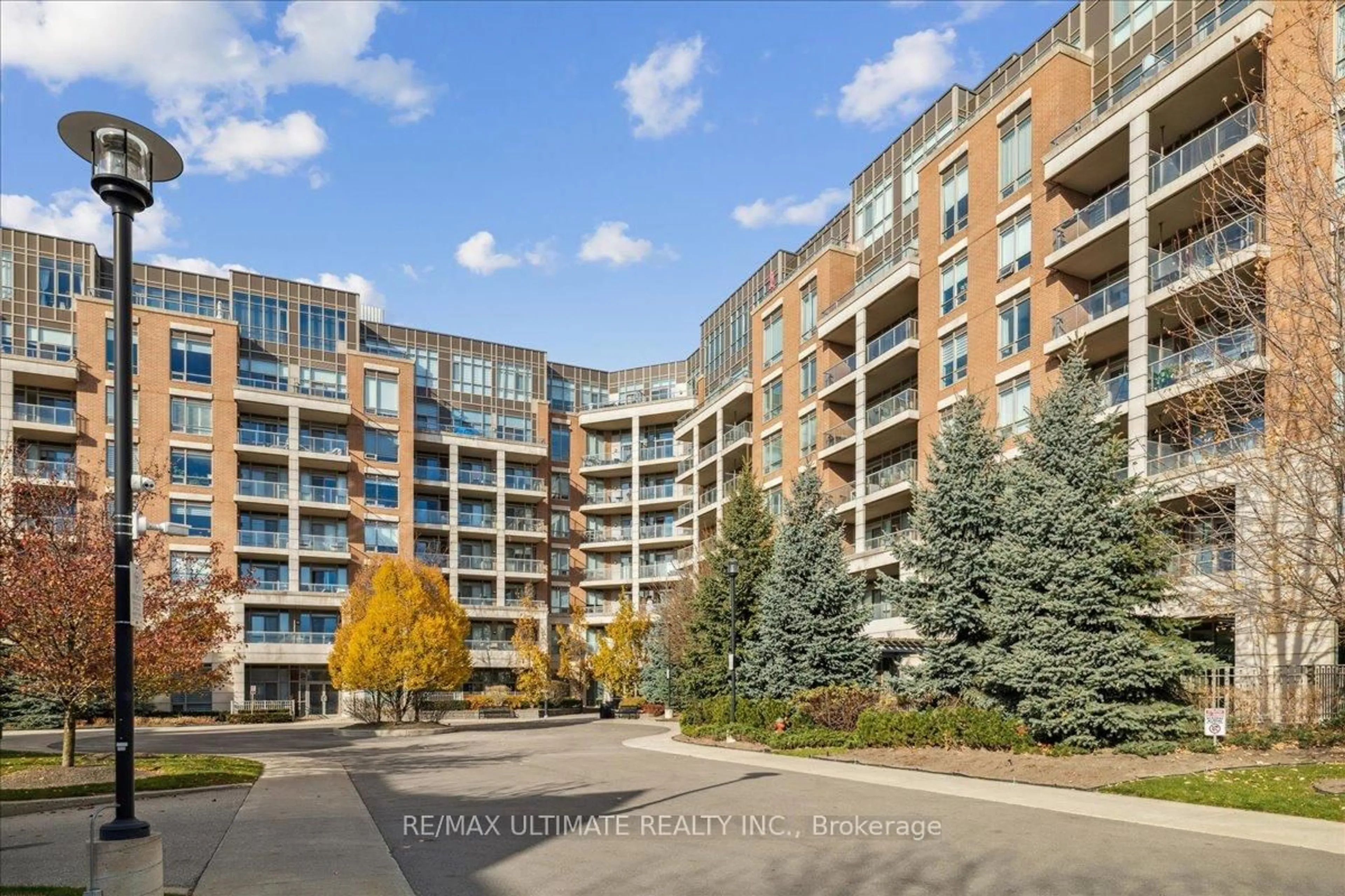 Patio, unknown for 2480 Prince Michael Dr #110, Oakville Ontario L6H 0H1