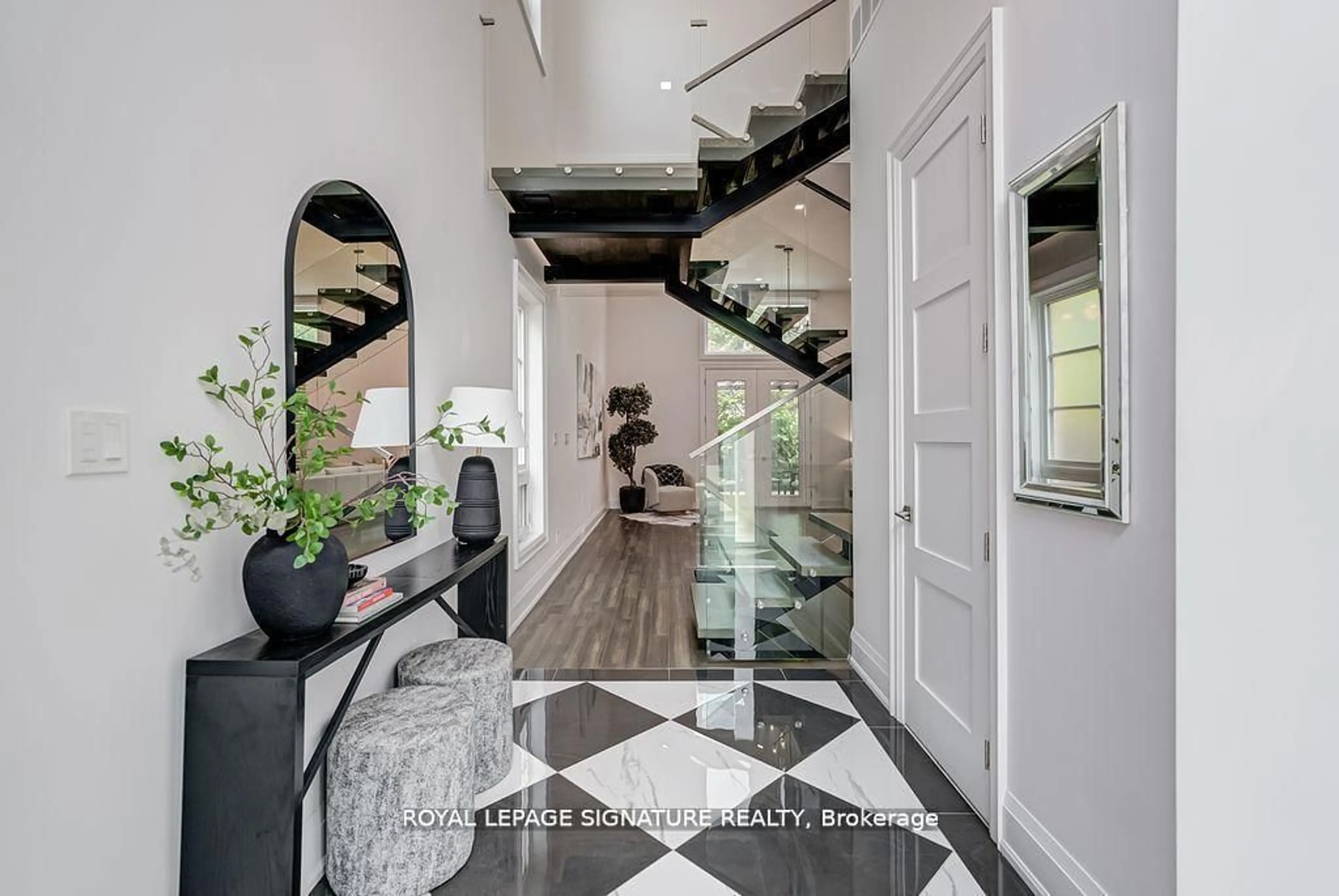 Indoor entryway for 110 Evans Ave, Toronto Ontario M8Z 1H9