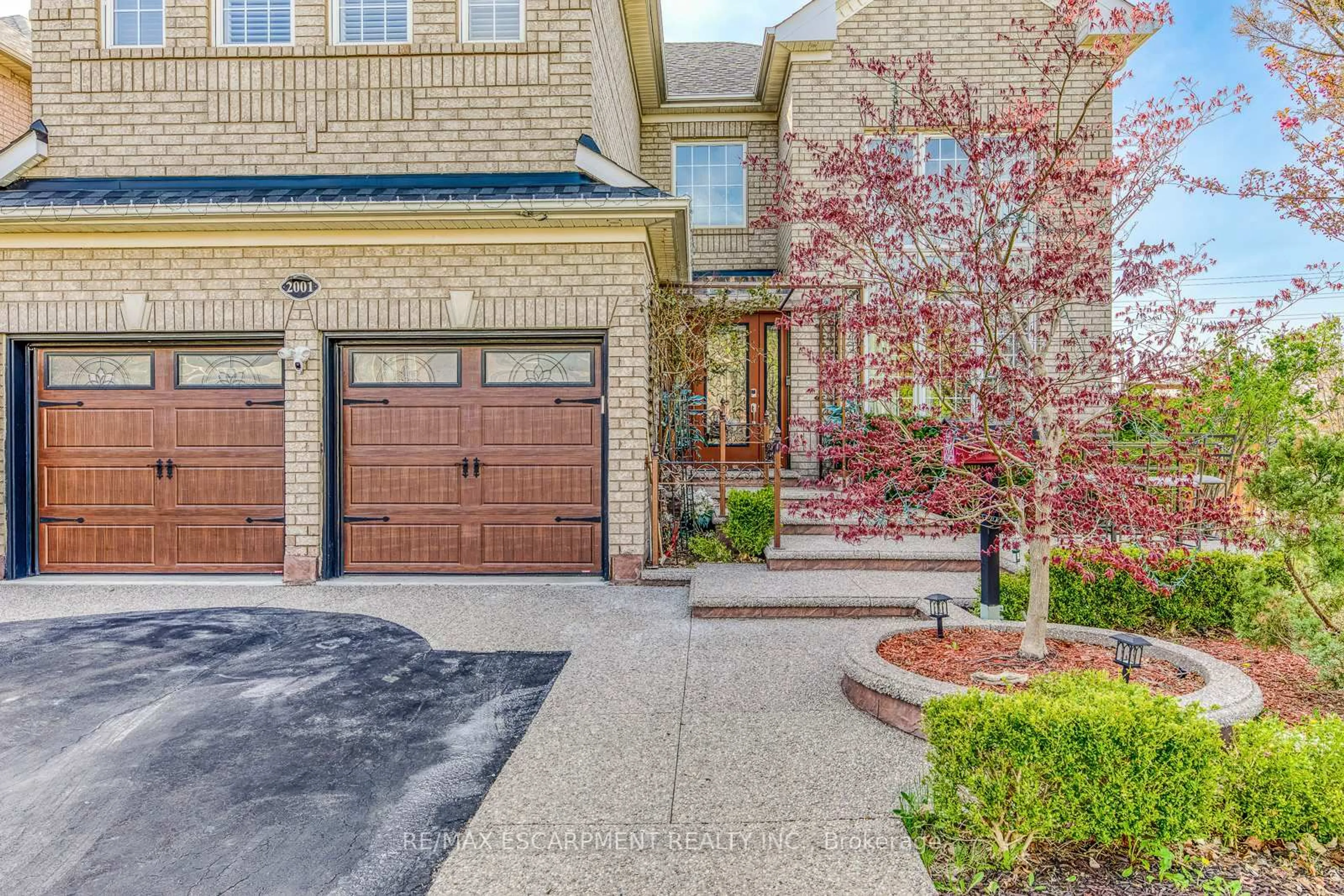 Home with brick exterior material, street for 2001 Rosemount Cres, Oakville Ontario L6M 3P5