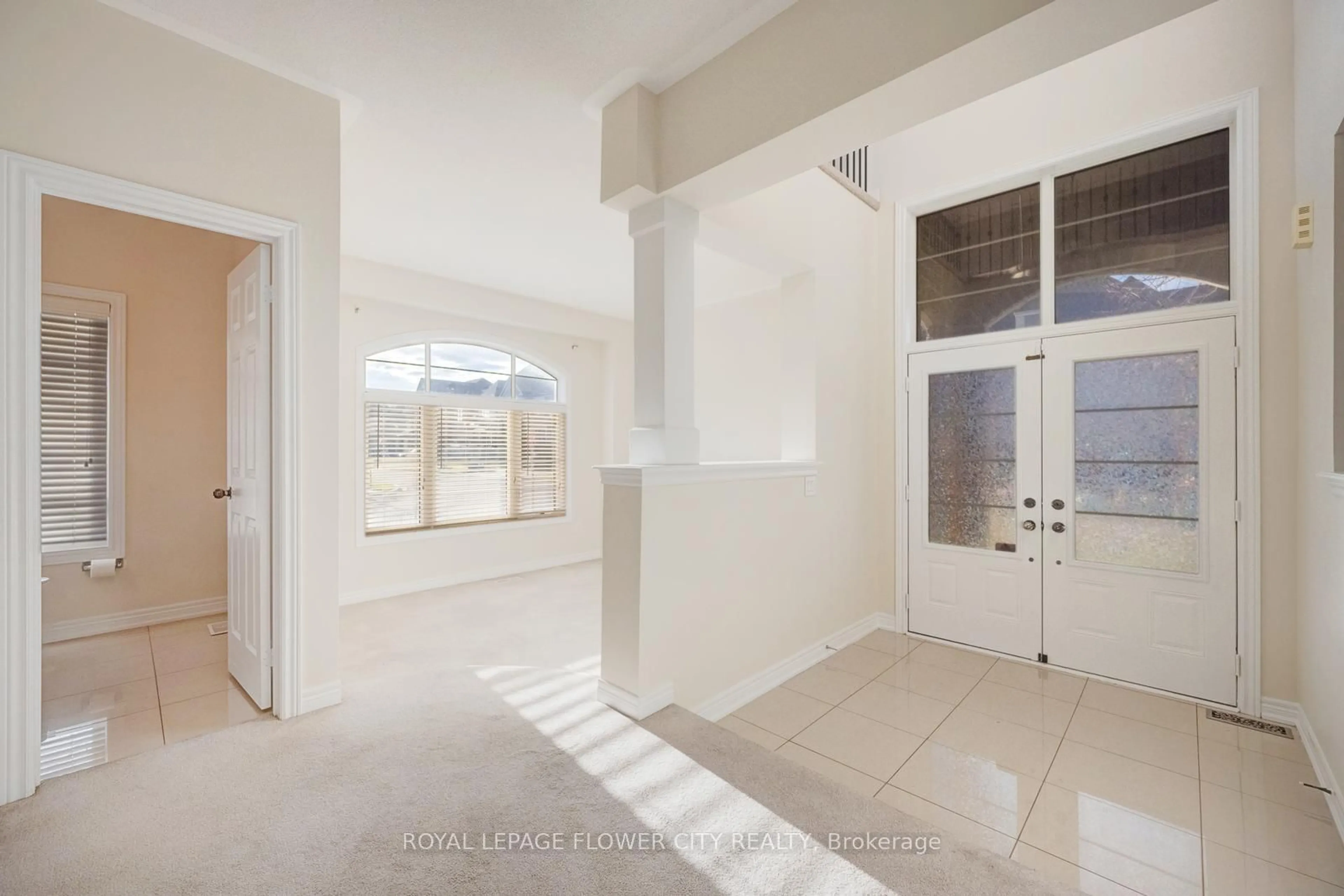 Indoor entryway for 7 Tonalite Rd, Brampton Ontario L6P 3Y6