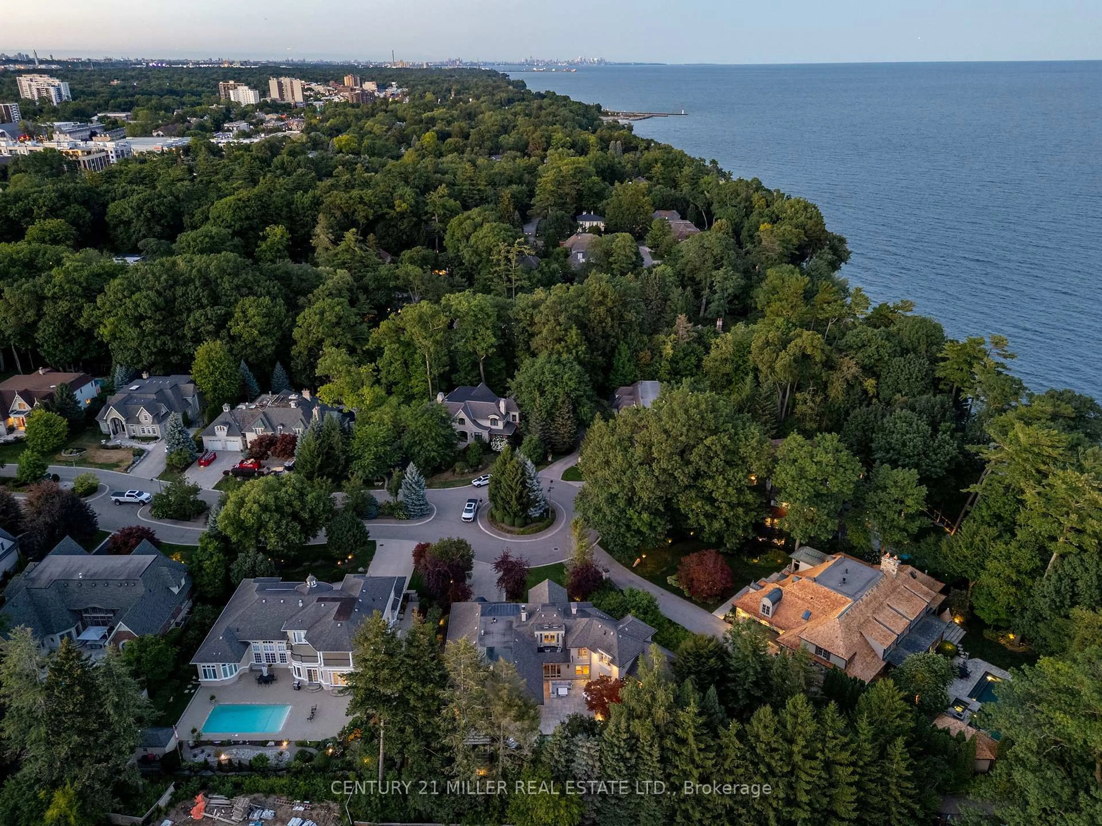 A pic from outside/outdoor area/front of a property/back of a property/a pic from drone, water/lake/river/ocean view for 38 Shorewood Pl, Oakville Ontario L6K 3Y4