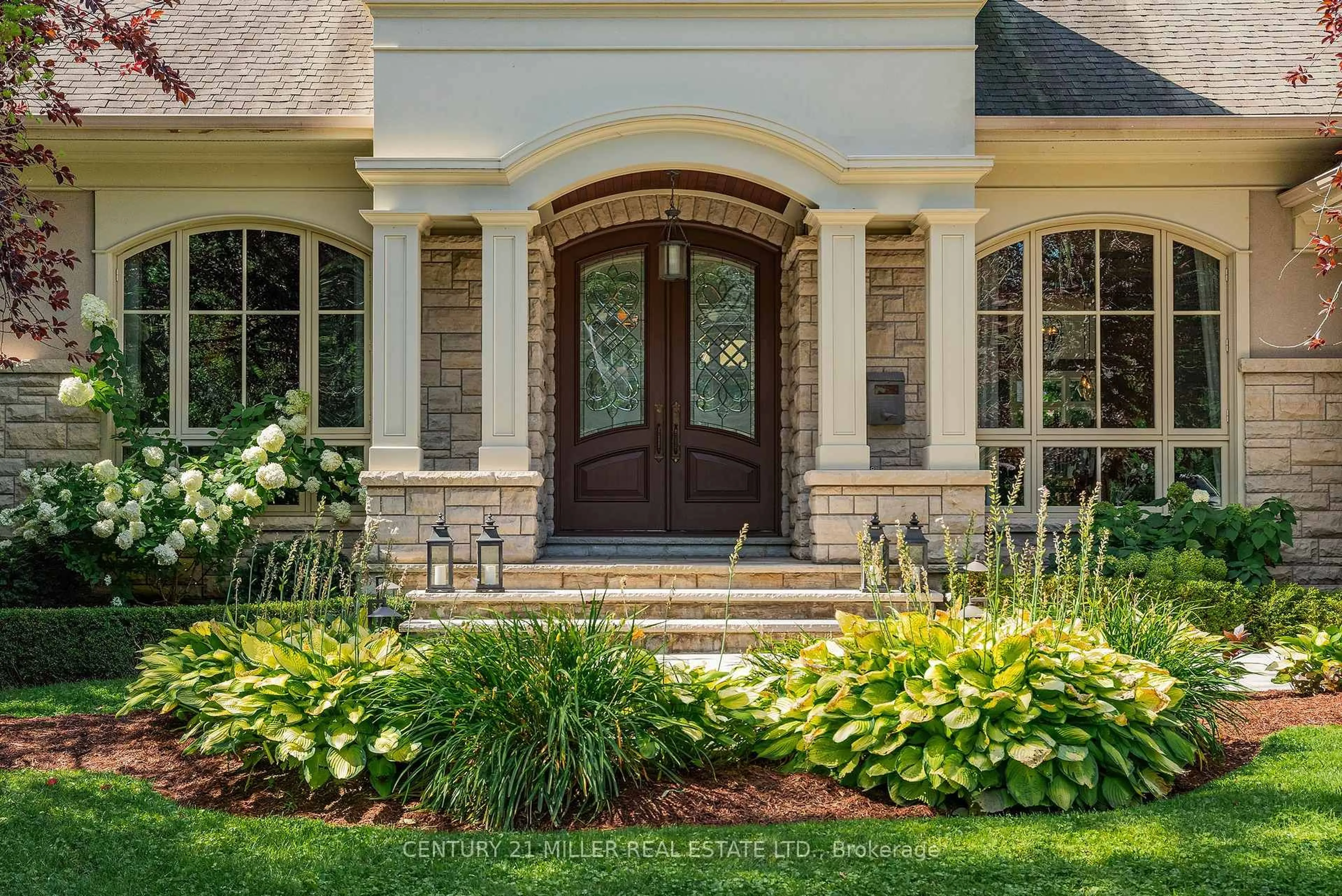 Home with brick exterior material, street for 38 Shorewood Pl, Oakville Ontario L6K 3Y4