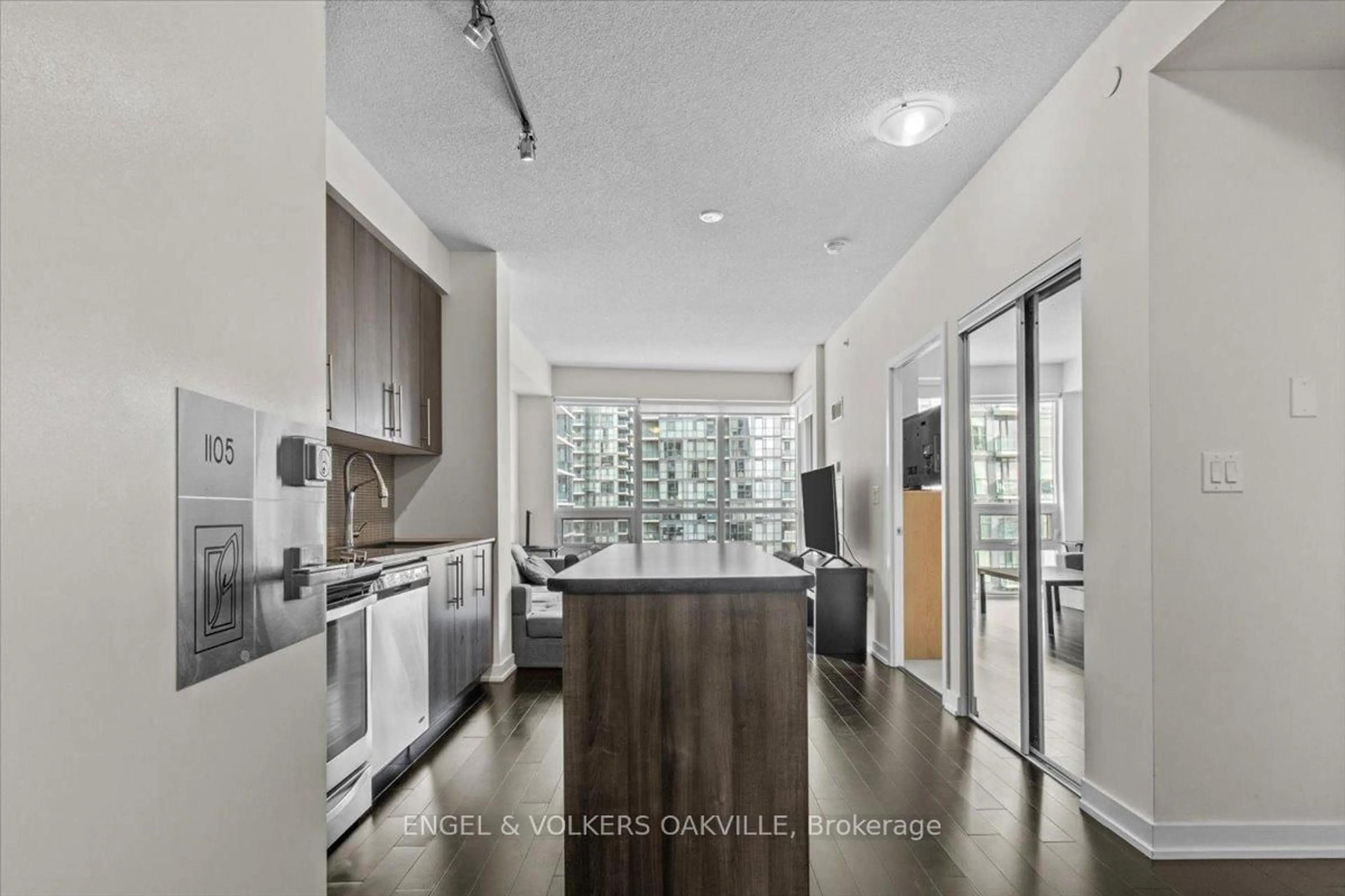 Open concept kitchen, unknown for 510 Curran Pl #1105, Mississauga Ontario L5B 0J8