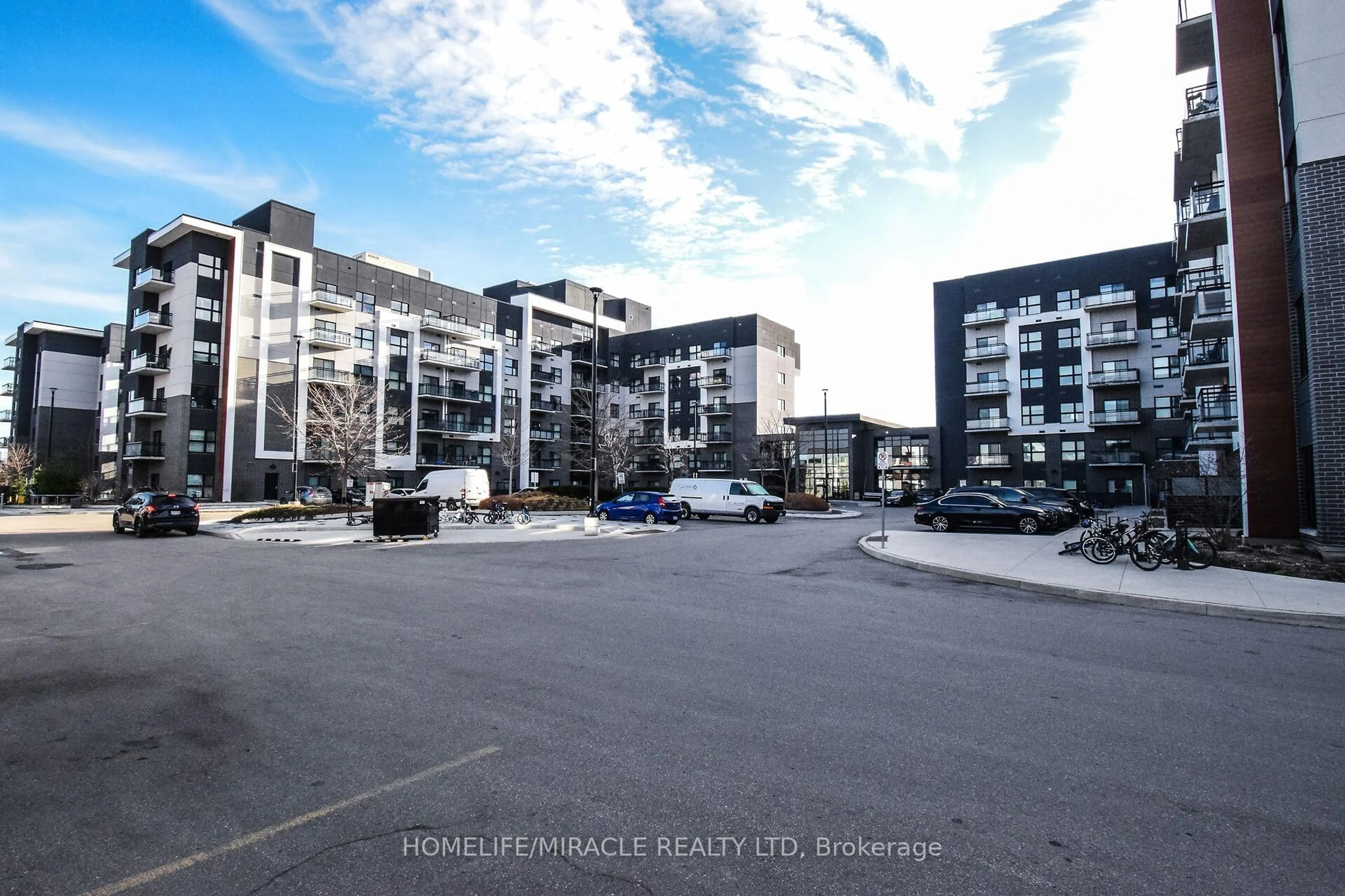 A pic from outside/outdoor area/front of a property/back of a property/a pic from drone, street for 102 Grovewood Common #632, Oakville Ontario L6H 0X2
