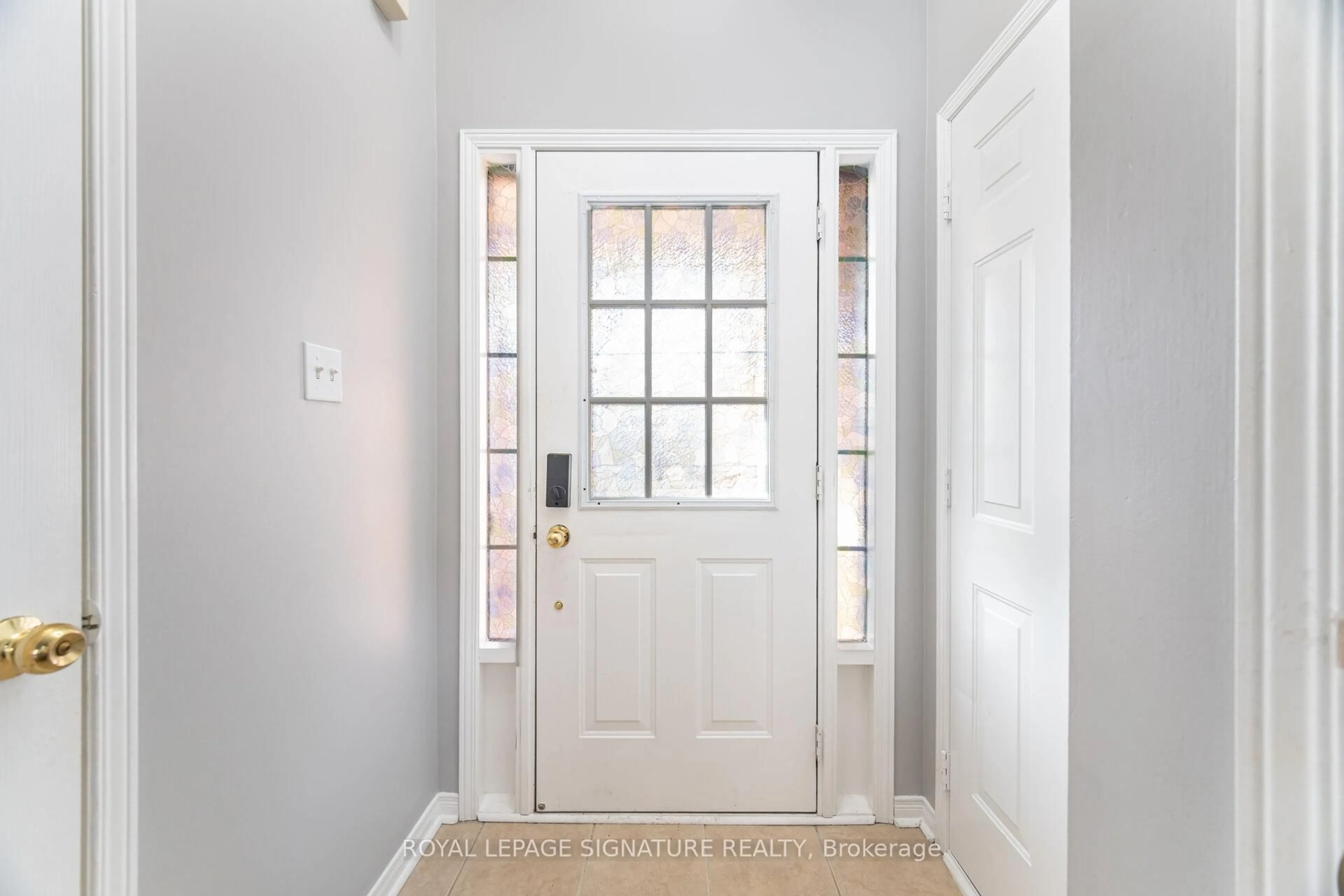 Indoor entryway for 3990 Skyview St, Mississauga Ontario L5M 8A2
