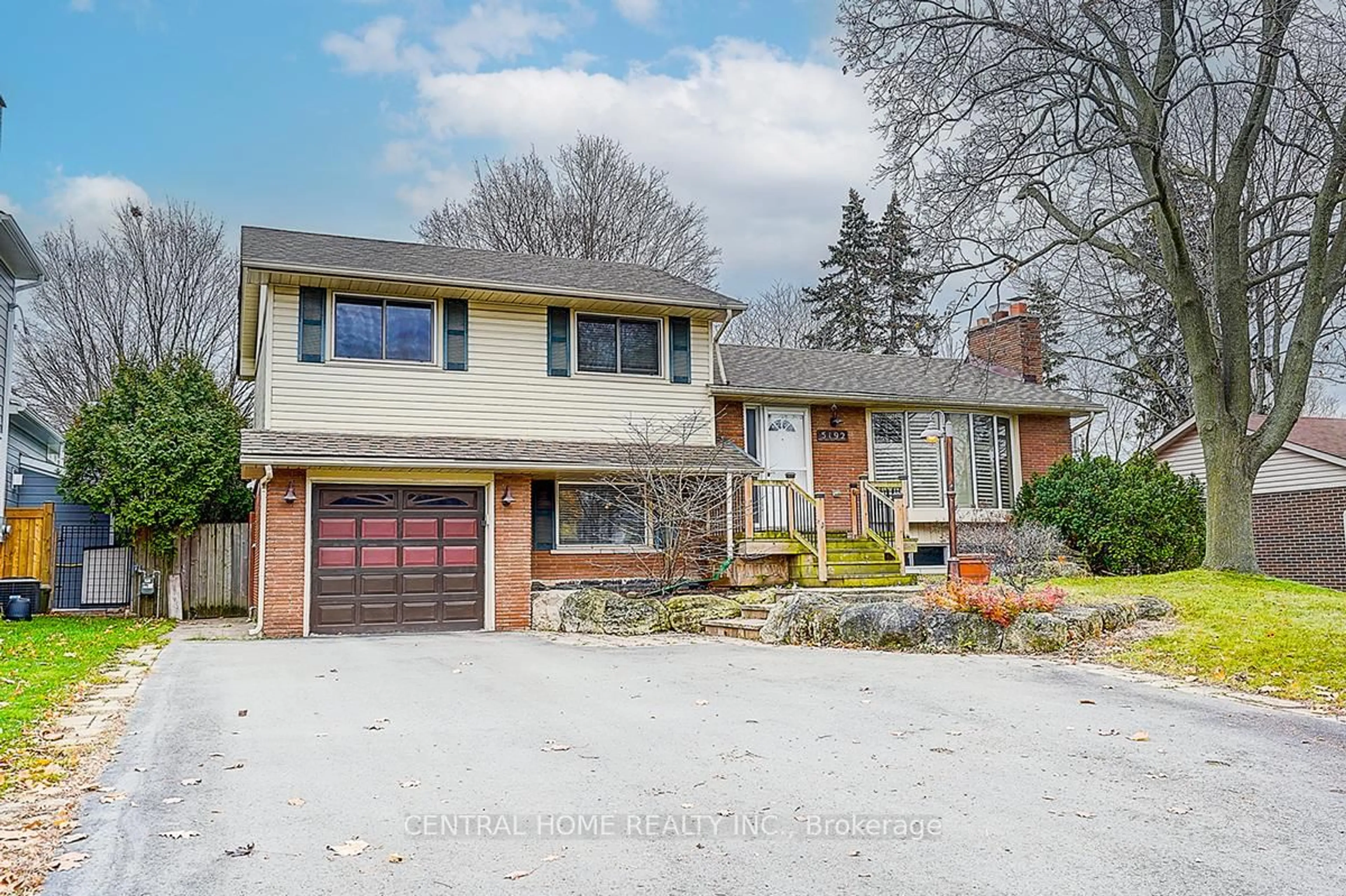 Home with brick exterior material, street for 5192 Reeves Rd, Burlington Ontario L7L 3J9