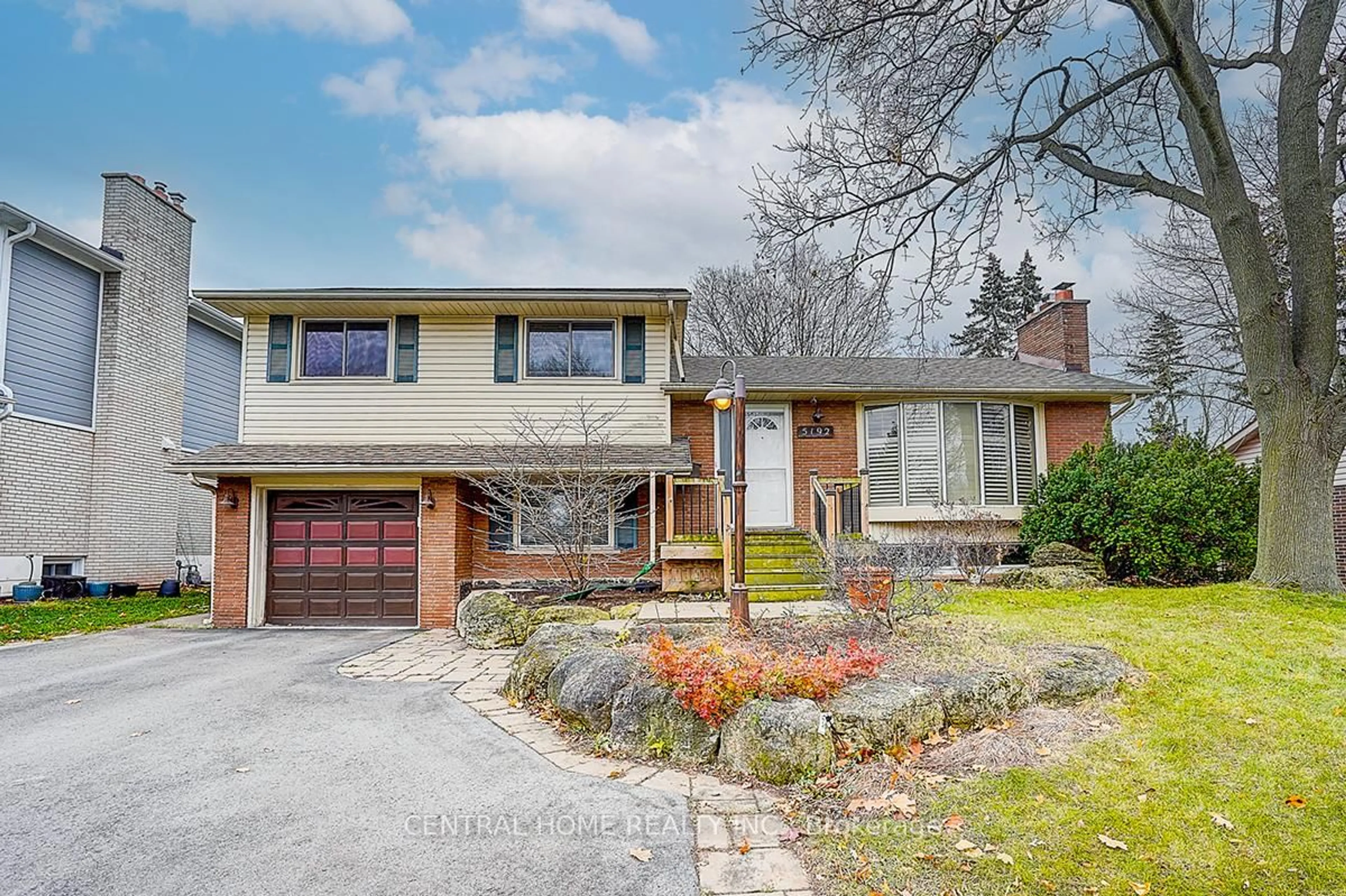 Home with brick exterior material, street for 5192 Reeves Rd, Burlington Ontario L7L 3J9