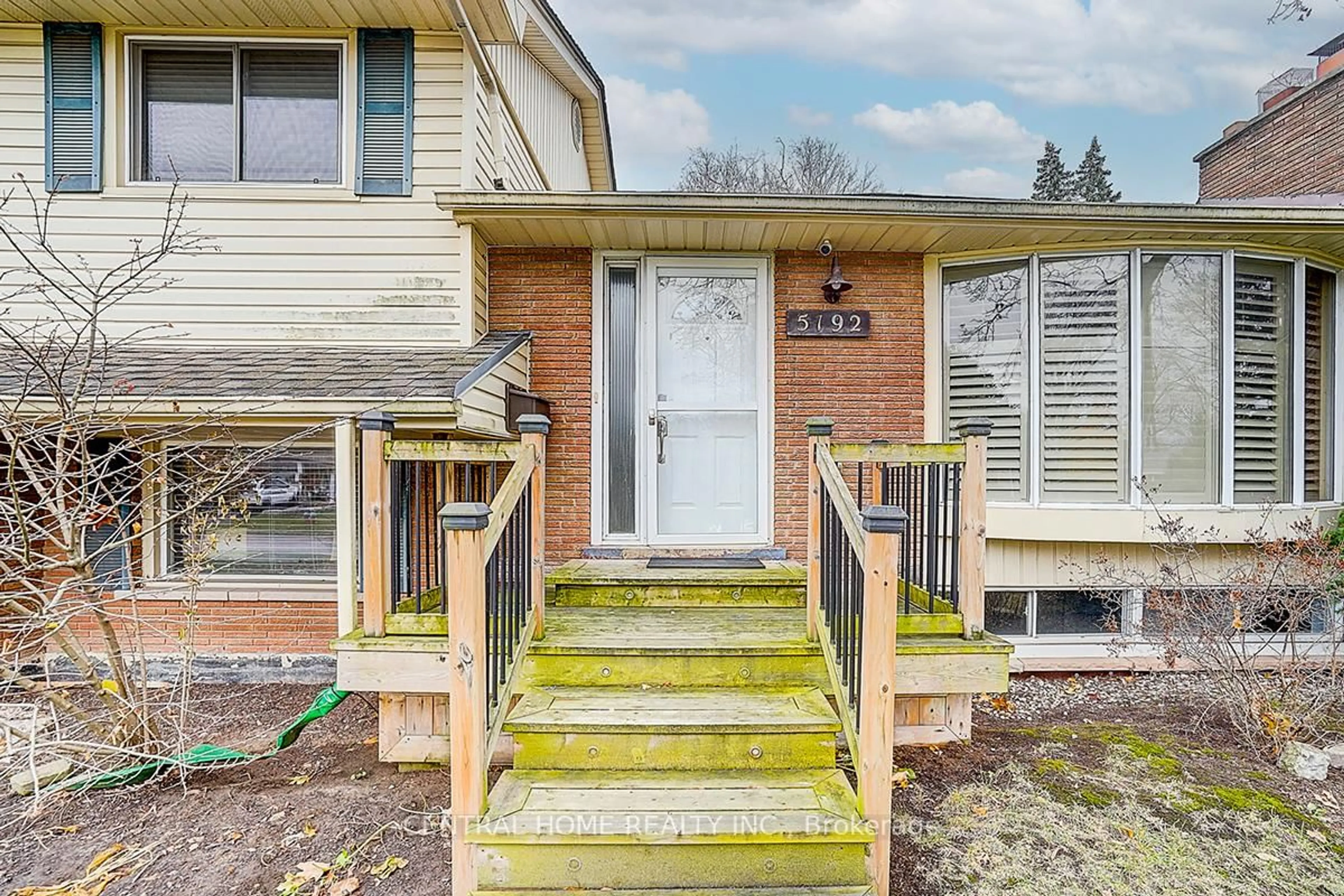 Unknown for 5192 Reeves Rd, Burlington Ontario L7L 3J9