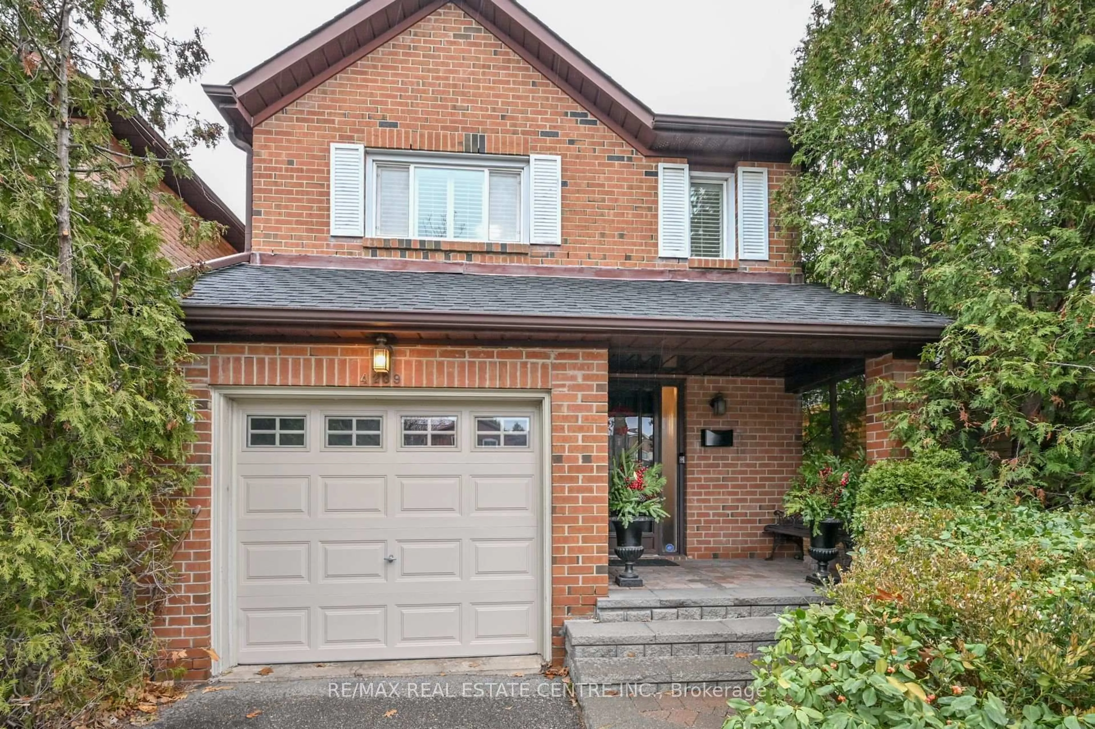 Home with brick exterior material, street for 4239 Sawmill Valley Dr, Mississauga Ontario L5L 3K9