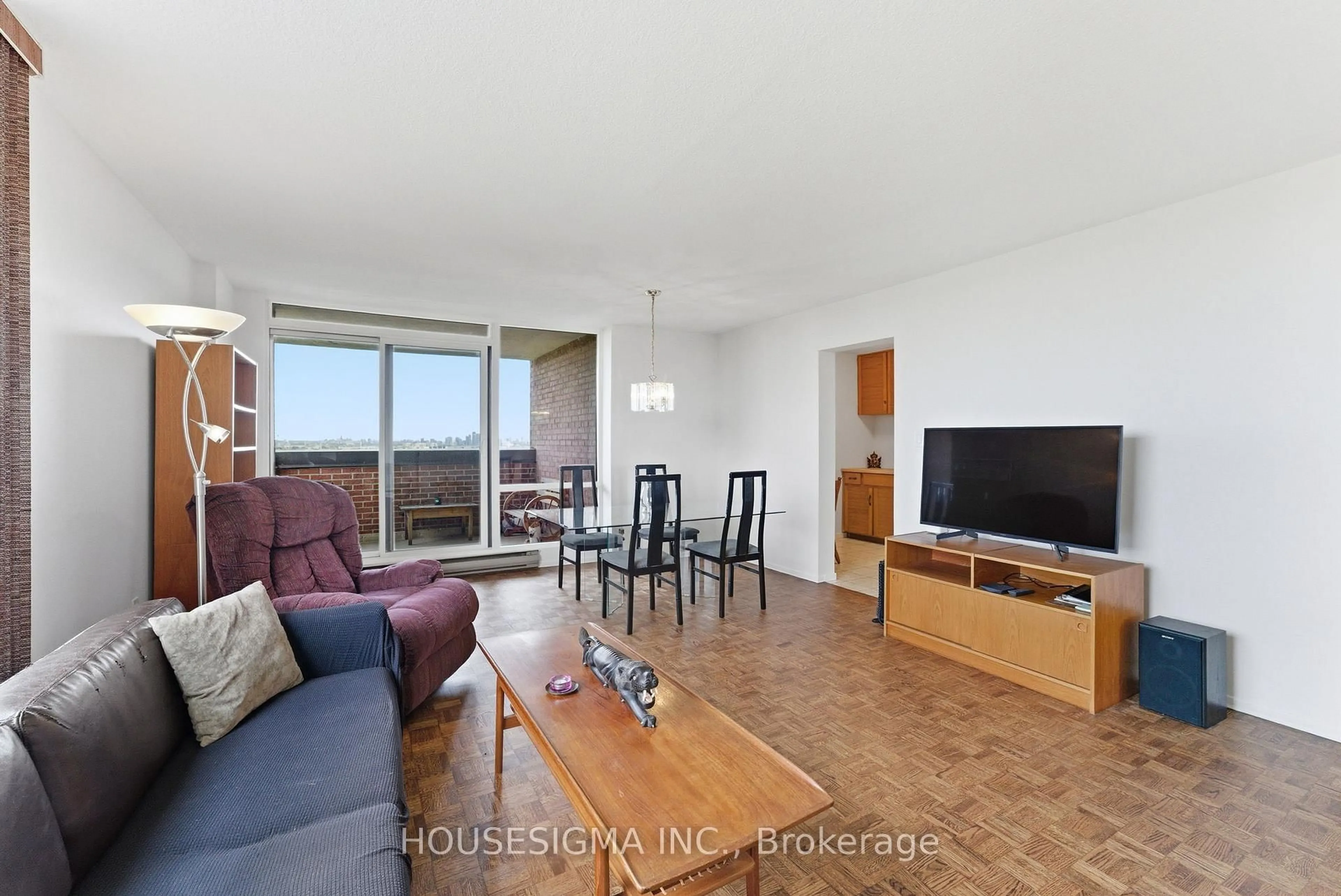 Living room with furniture, unknown for 1535 Lakeshore Rd #2006, Mississauga Ontario L5E 3E2