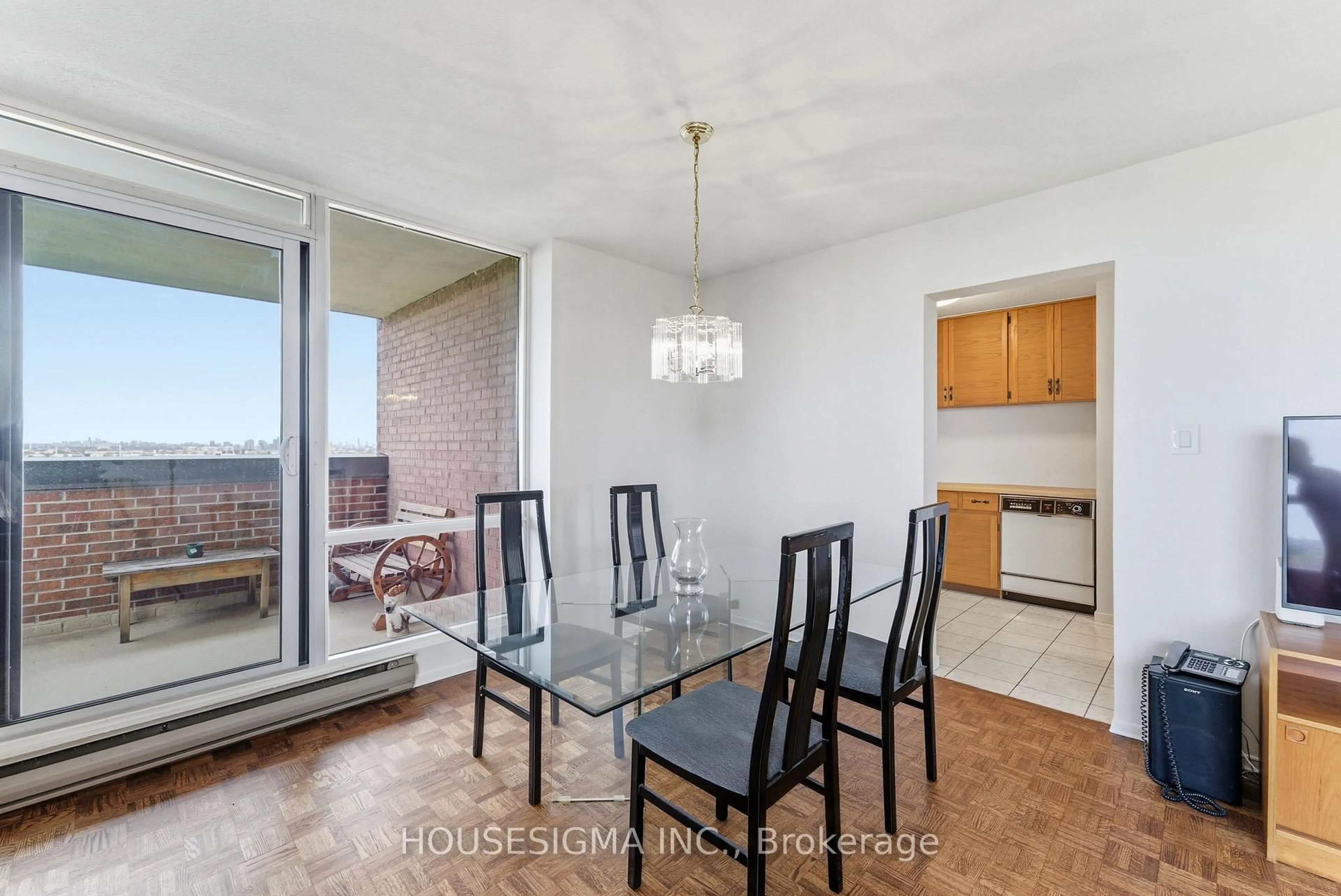 Dining room, unknown for 1535 Lakeshore Rd #2006, Mississauga Ontario L5E 3E2