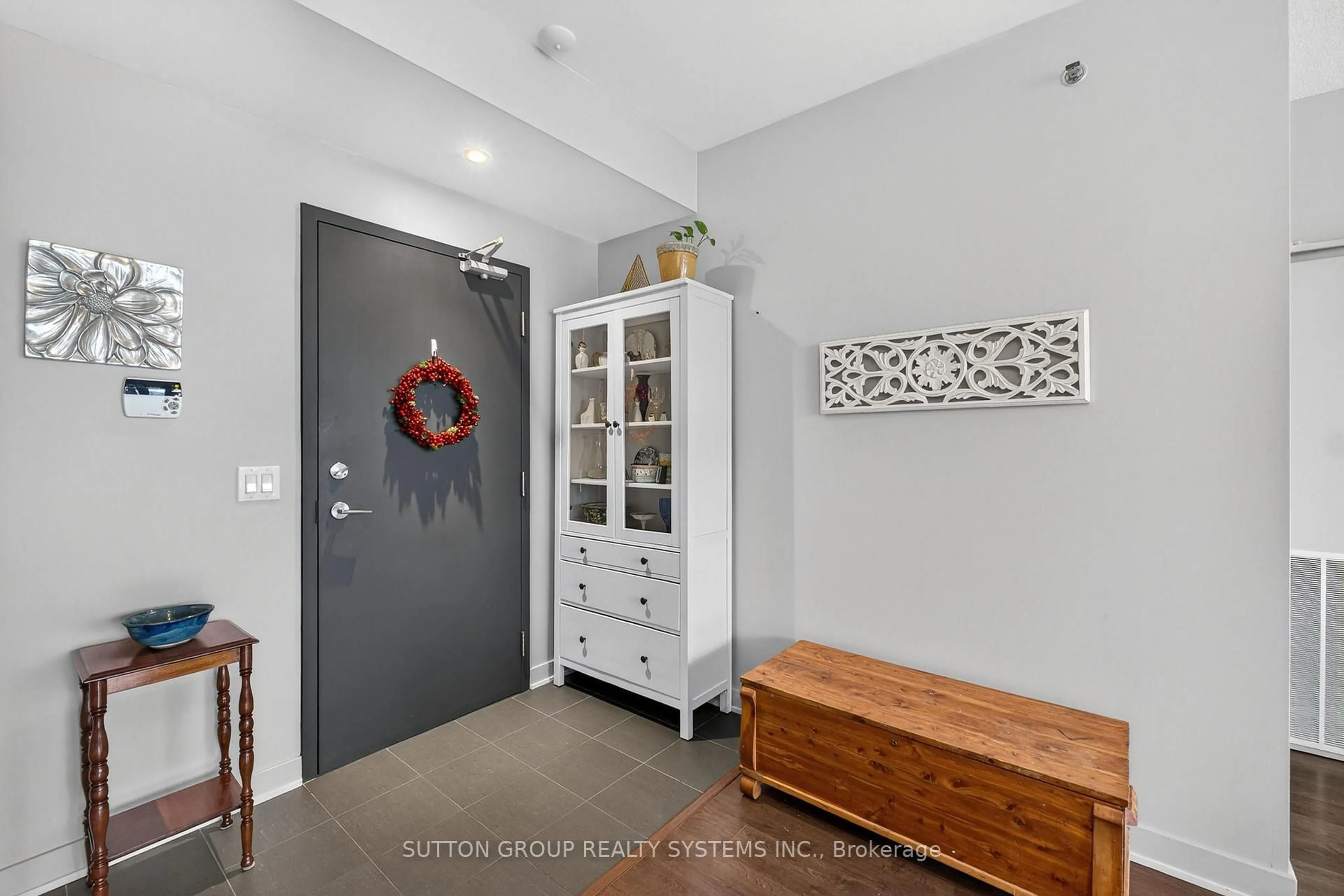 Indoor entryway for 11 Superior Ave #616, Toronto Ontario M8V 0A7