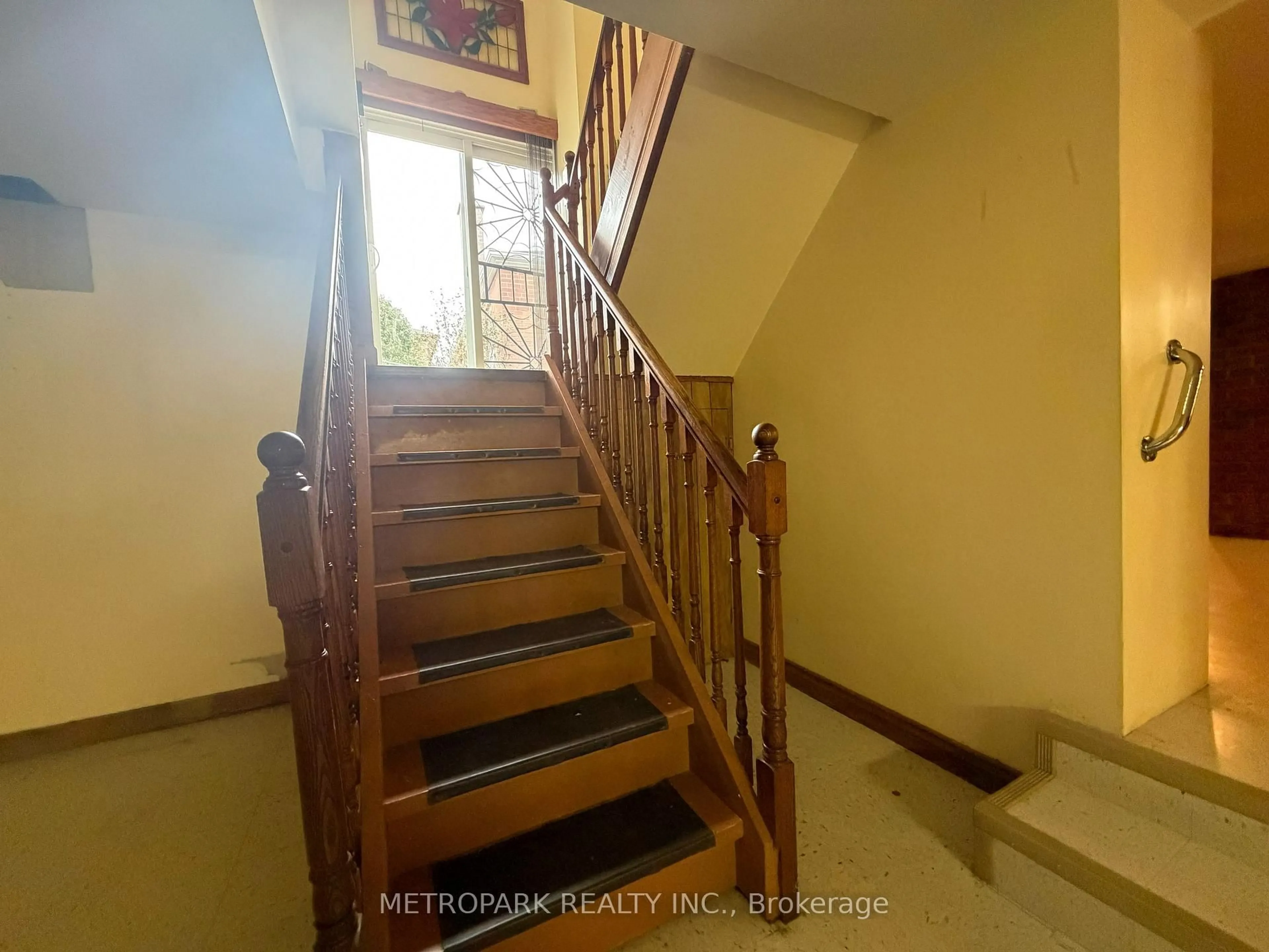 Stairs for 67 William Cragg Dr, Toronto Ontario M3M 1V3