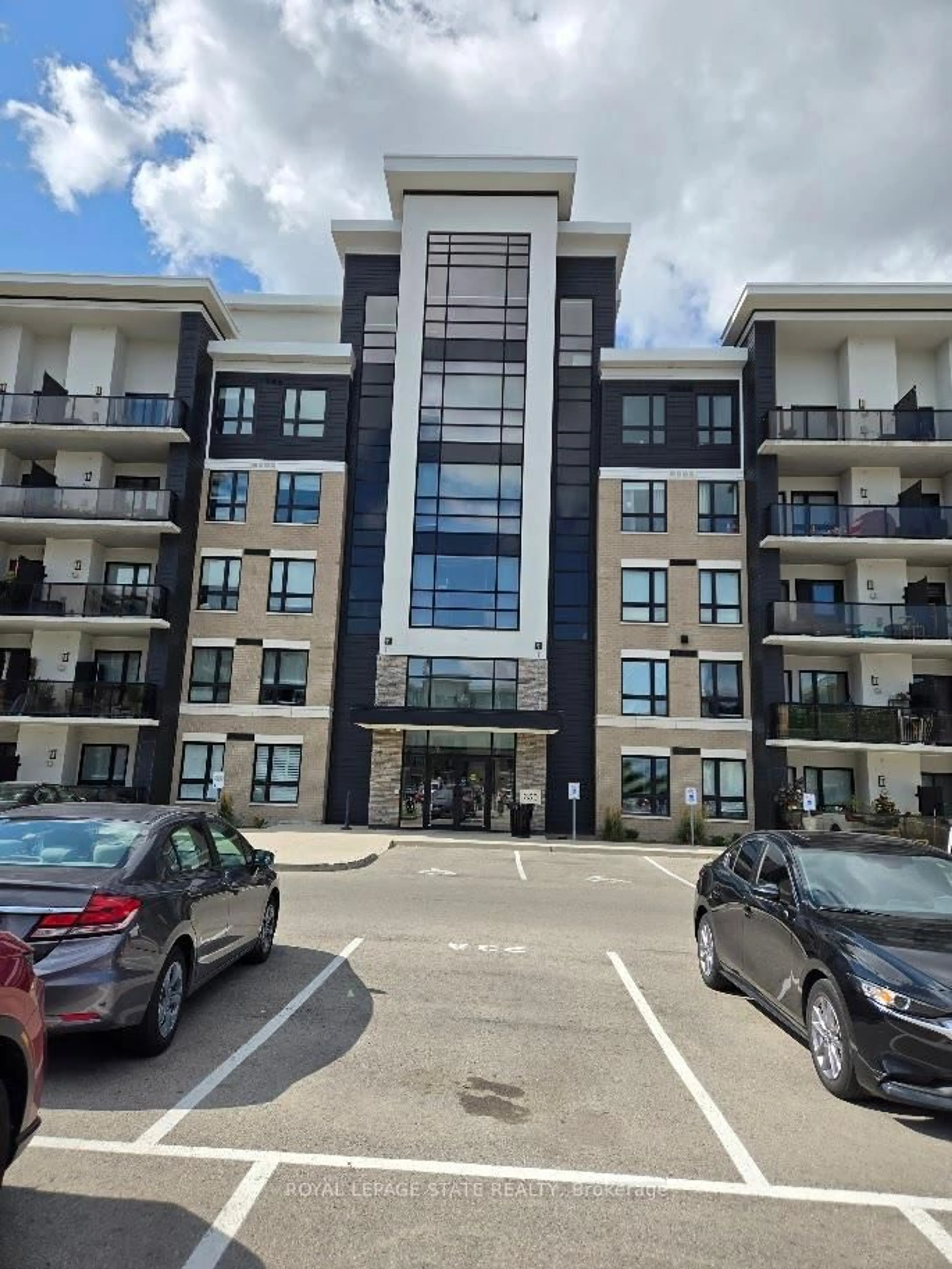 A pic from outside/outdoor area/front of a property/back of a property/a pic from drone, building for 650 Sauve St #404, Milton Ontario L9T 9A8