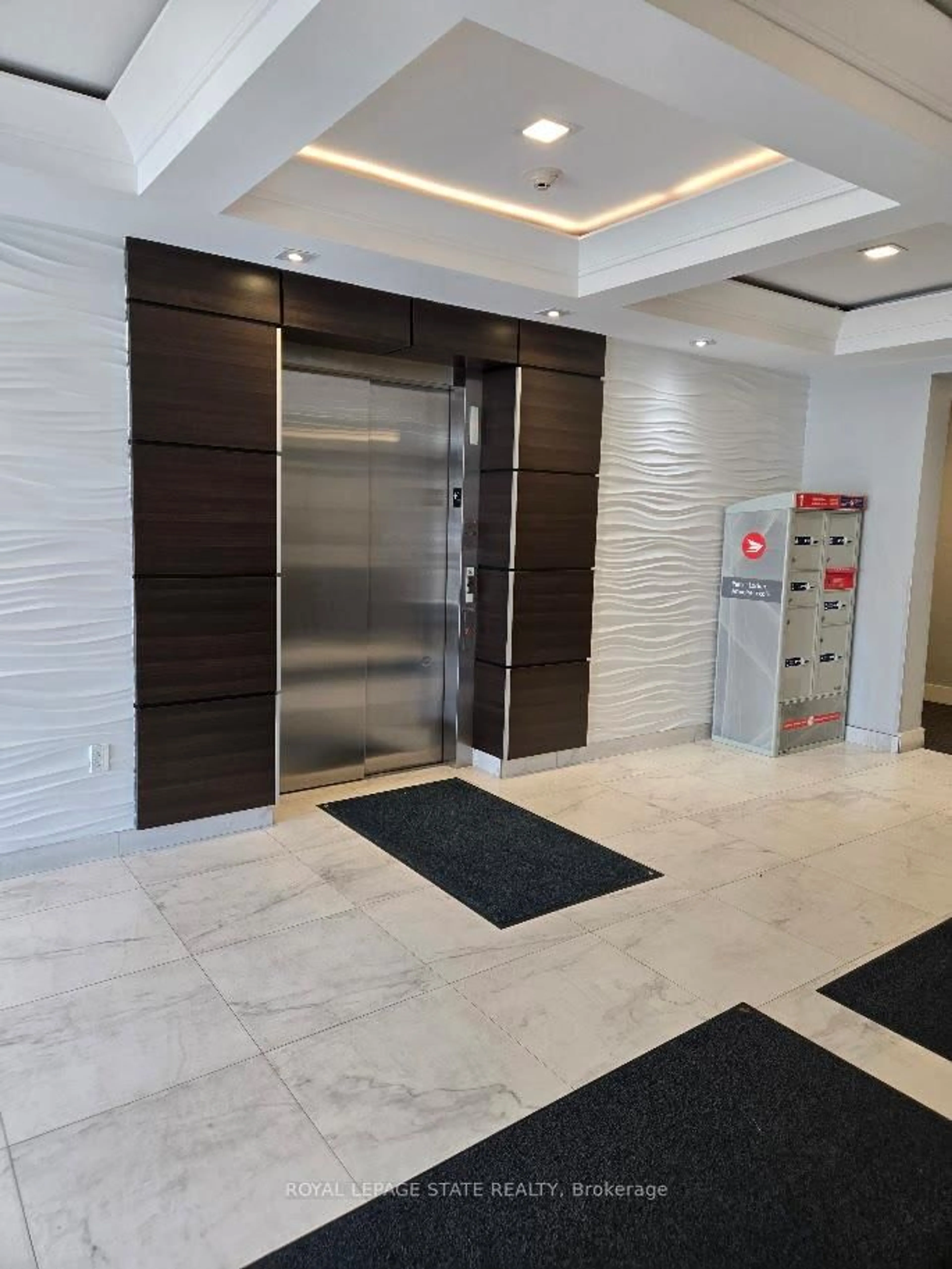 Indoor foyer for 650 Sauve St #404, Milton Ontario L9T 9A8