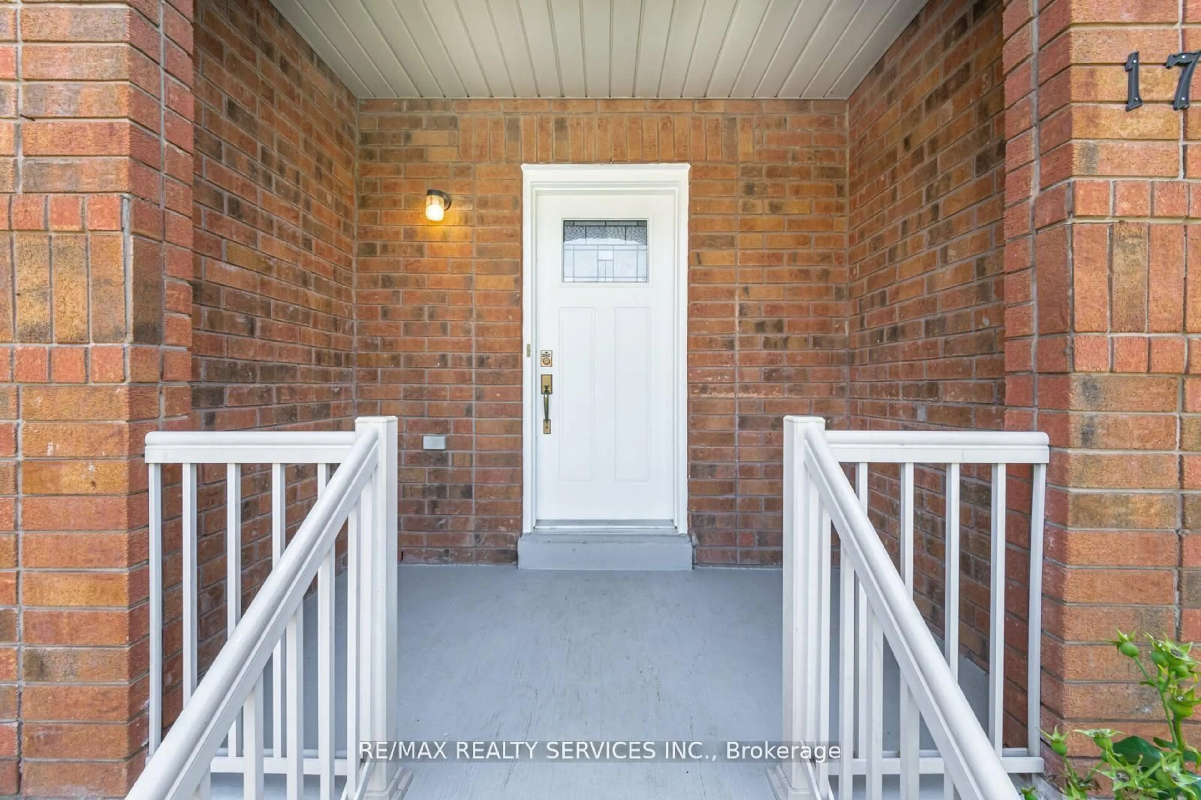 Indoor entryway for 17 Dawes Rd, Brampton Ontario L6X 0R8