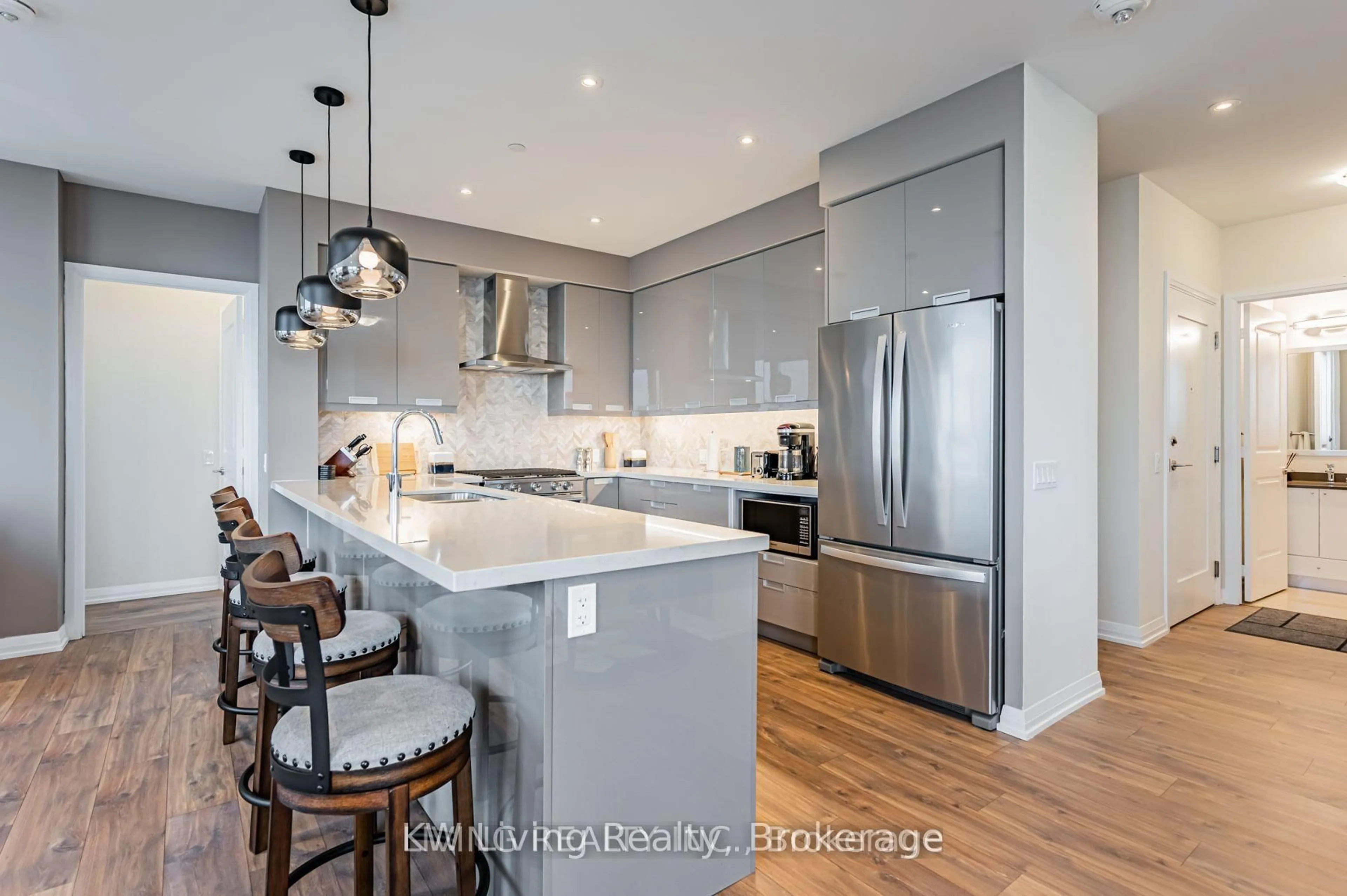 Contemporary kitchen, unknown for 35 Watergarden Dr #3402, Mississauga Ontario L5R 0G8