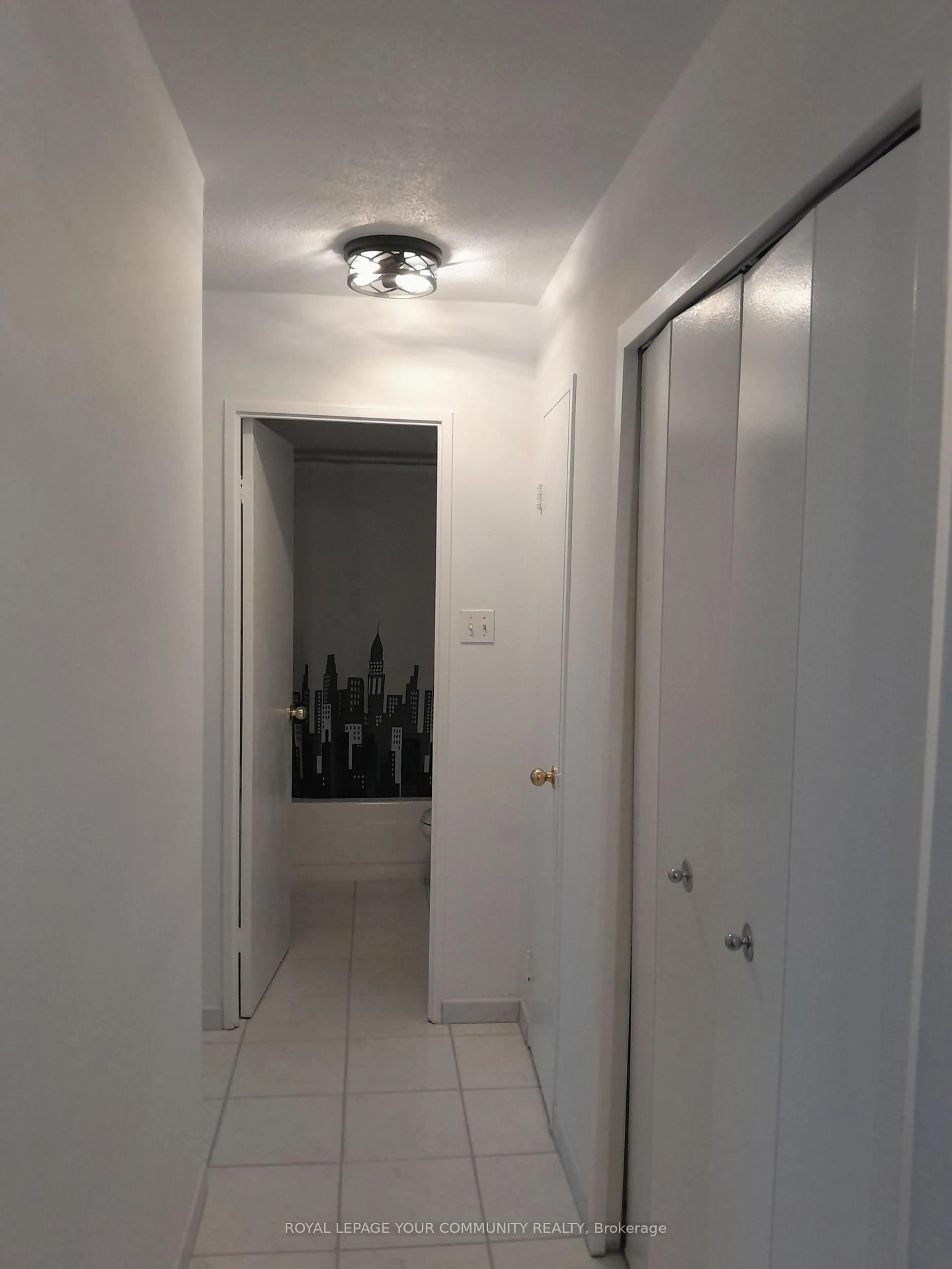 Indoor foyer for 5 Frith Rd #404, Toronto Ontario M3N 2L5