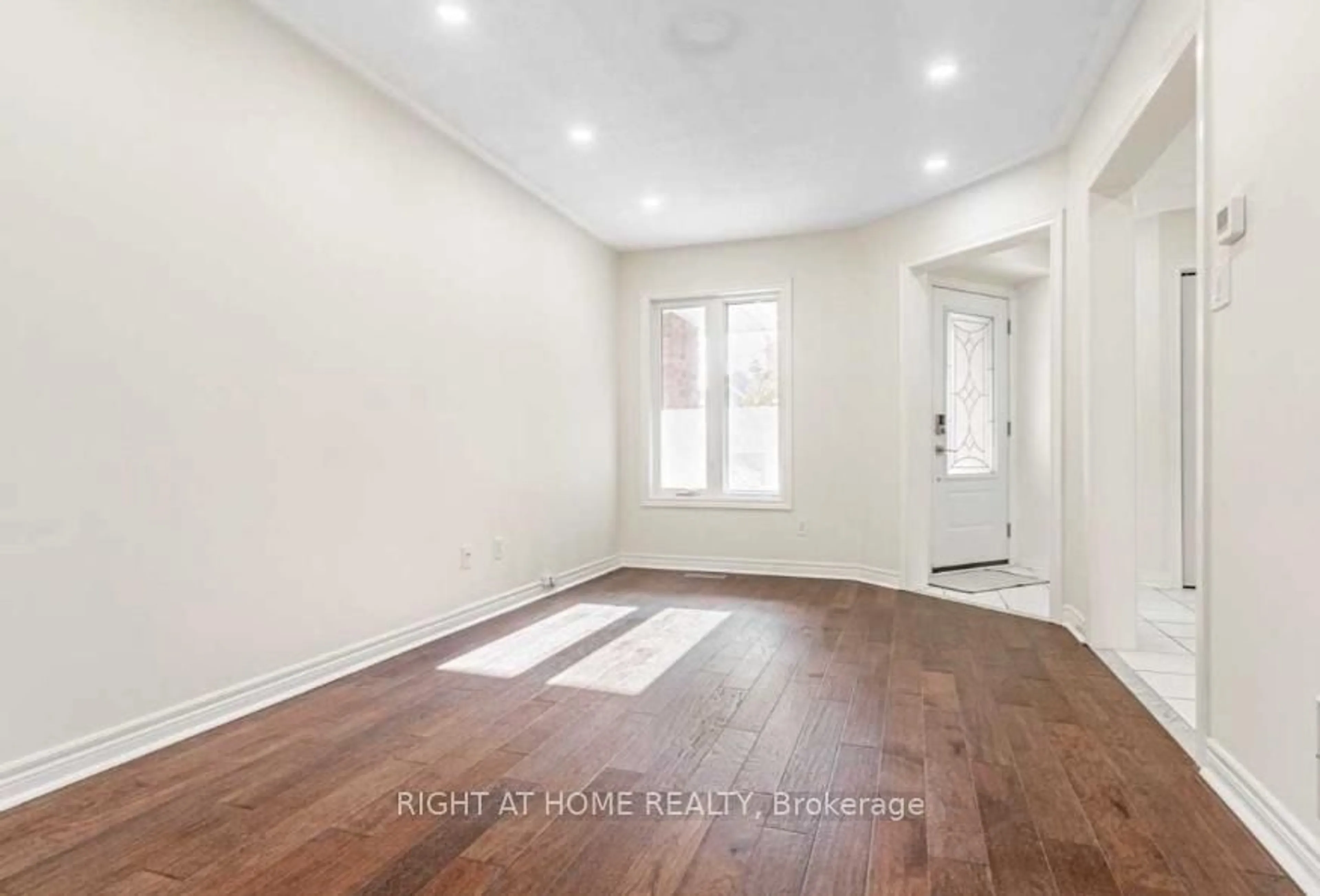 A pic of a room for 7049 Graydon Crt, Mississauga Ontario L5N 7H4