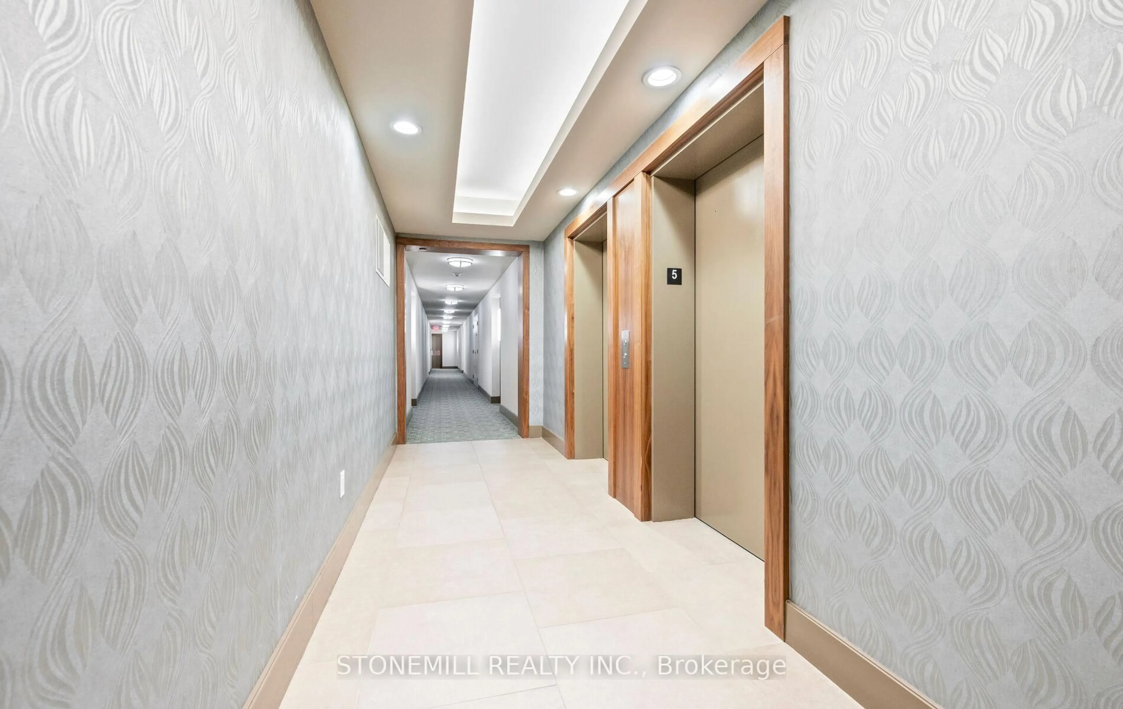 Indoor foyer for 3500 Lakeshore Rd #523, Oakville Ontario L6L 0B4