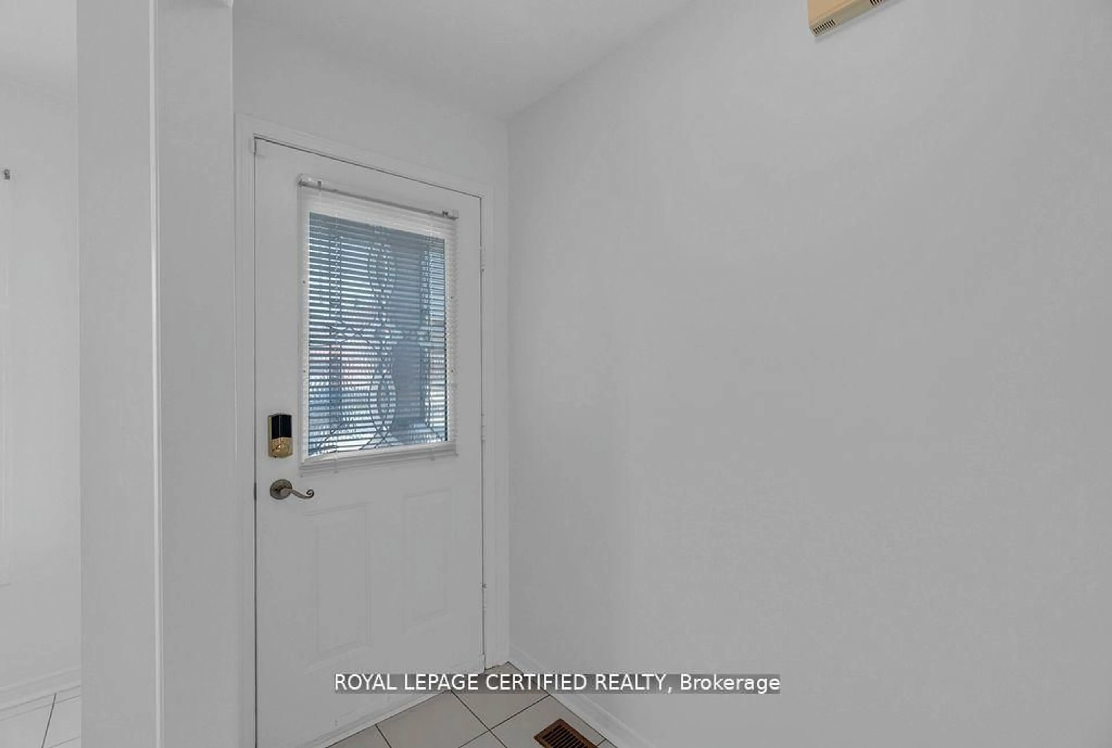 Indoor entryway for 53 Chadwick St, Brampton Ontario L6Y 4Y1