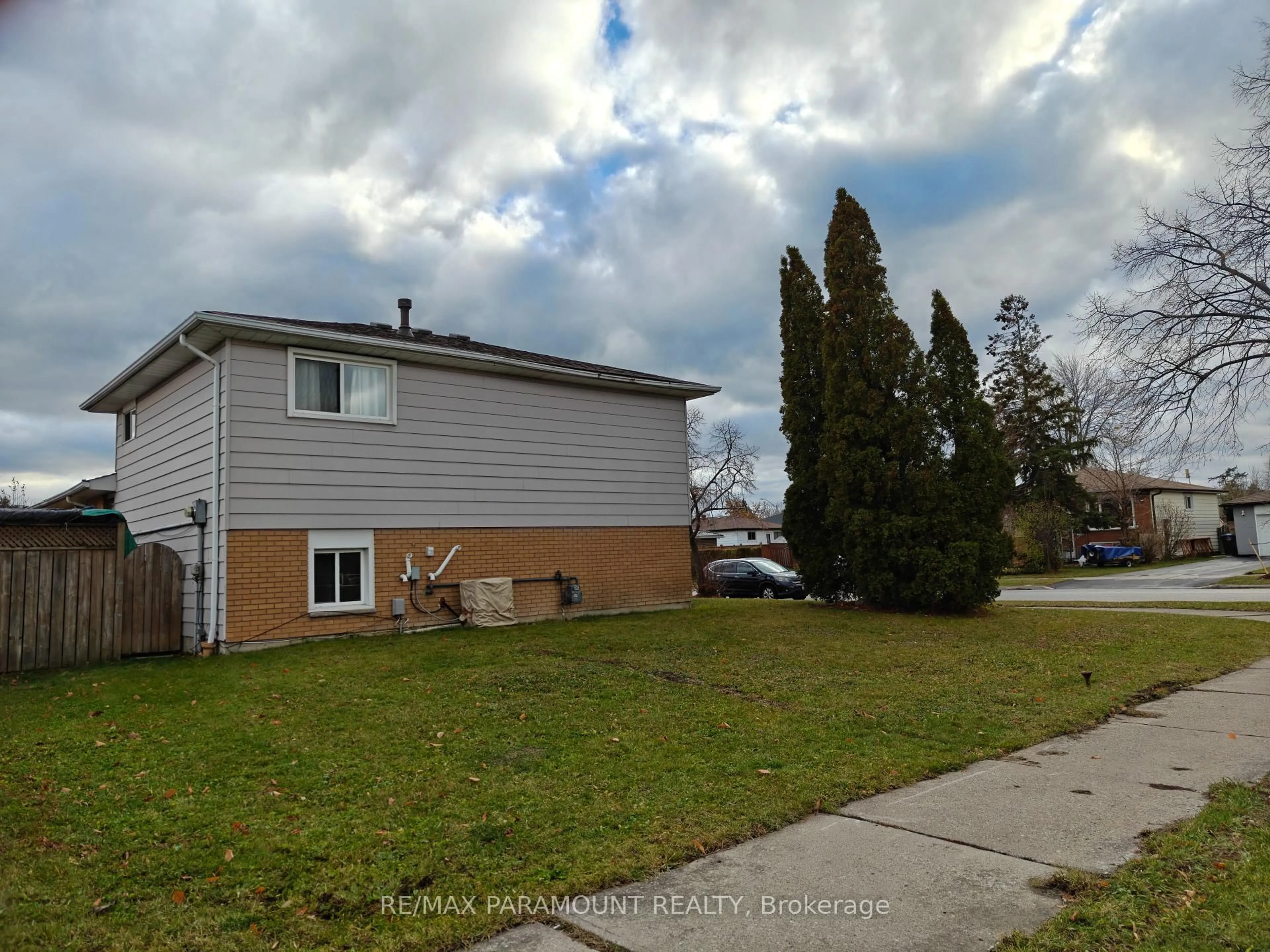 Unknown for 3447 Monica Dr, Mississauga Ontario L4T 3E6