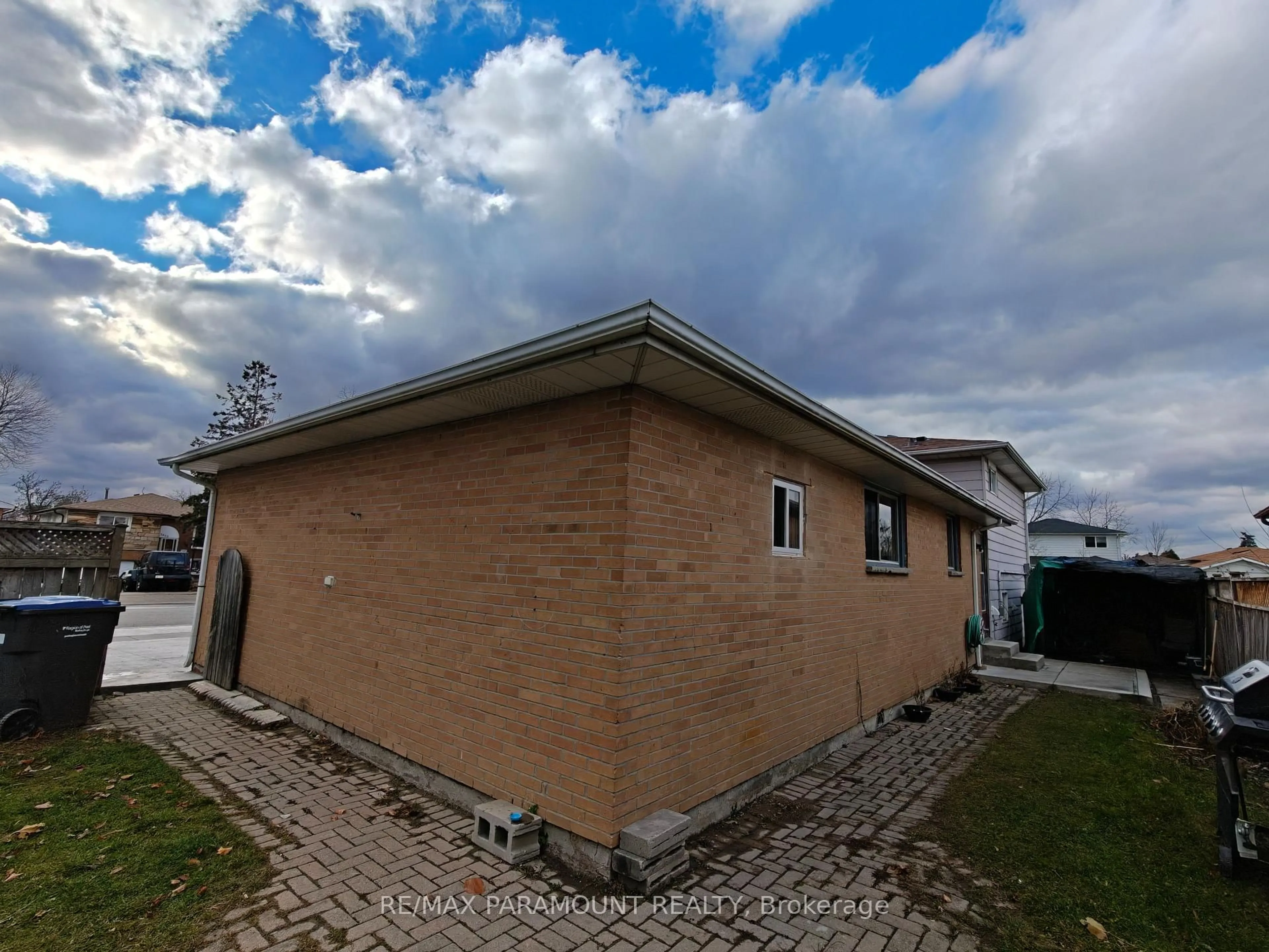 Unknown for 3447 Monica Dr, Mississauga Ontario L4T 3E6