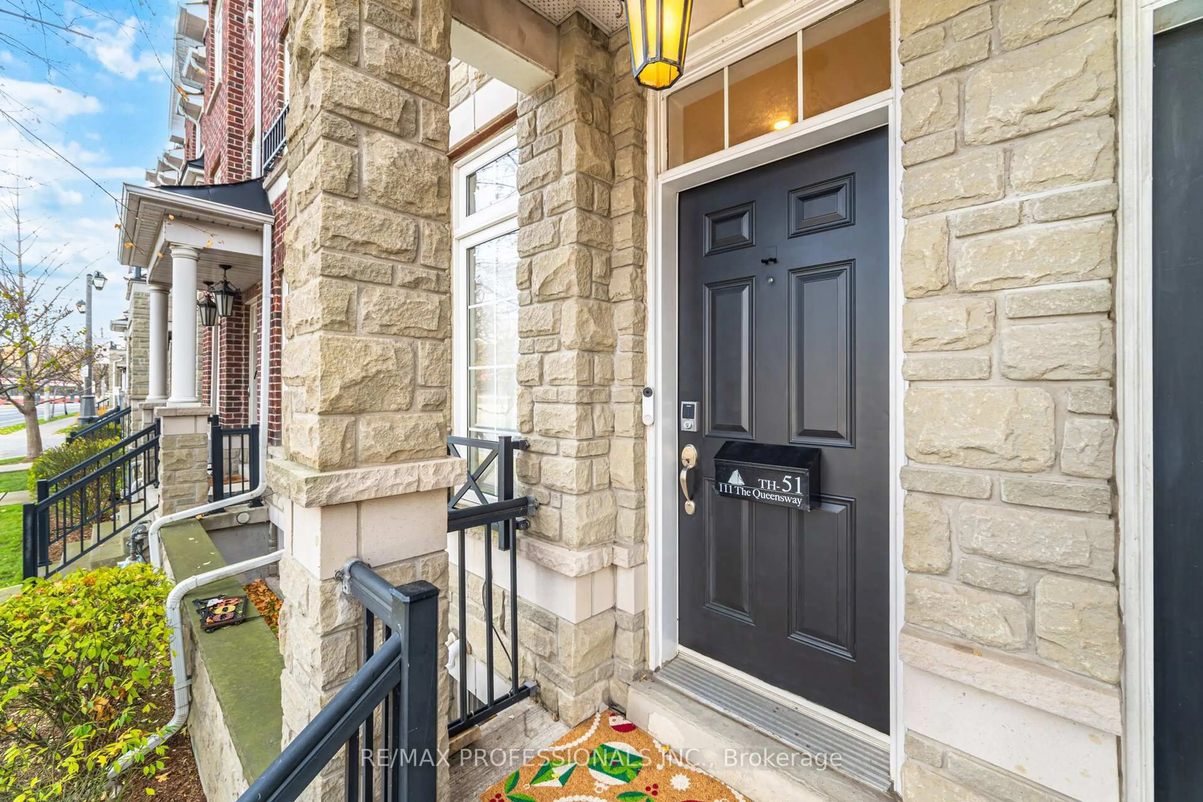 Indoor entryway for 111 The Queensway #51, Toronto Ontario M6S 5B6