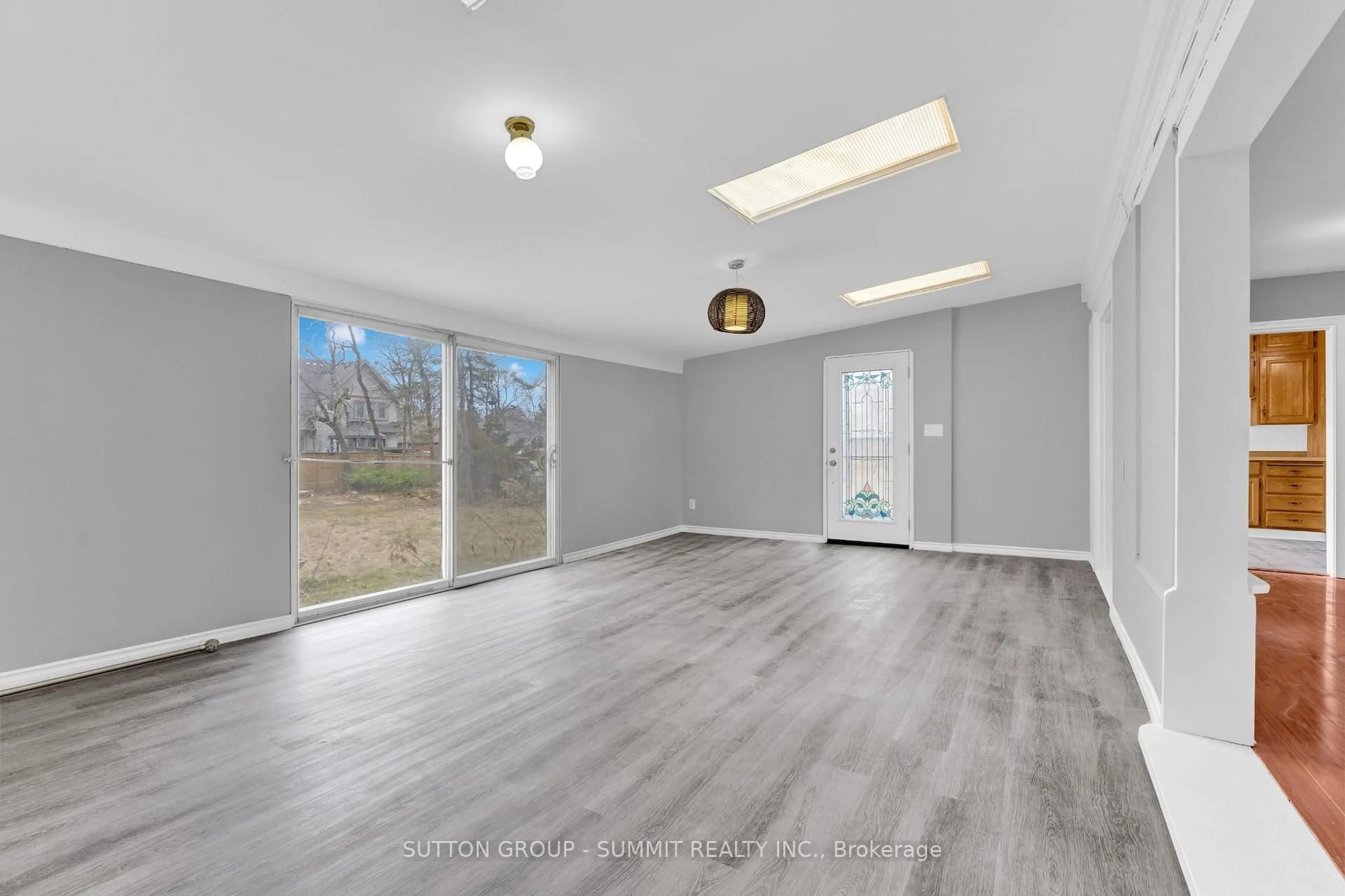 A pic of a room for 17 BEN MACHREE Dr, Mississauga Ontario L5H 2S2