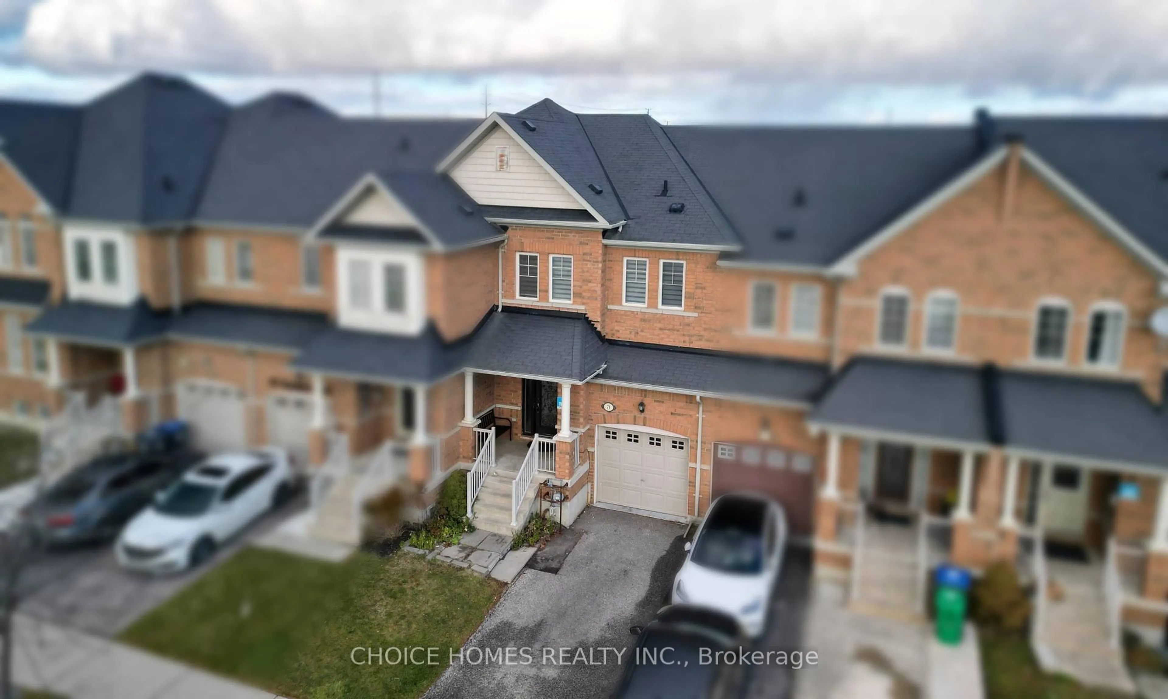 A pic from outside/outdoor area/front of a property/back of a property/a pic from drone, unknown for 71 Pendulum Circ, Brampton Ontario L6R 3N7