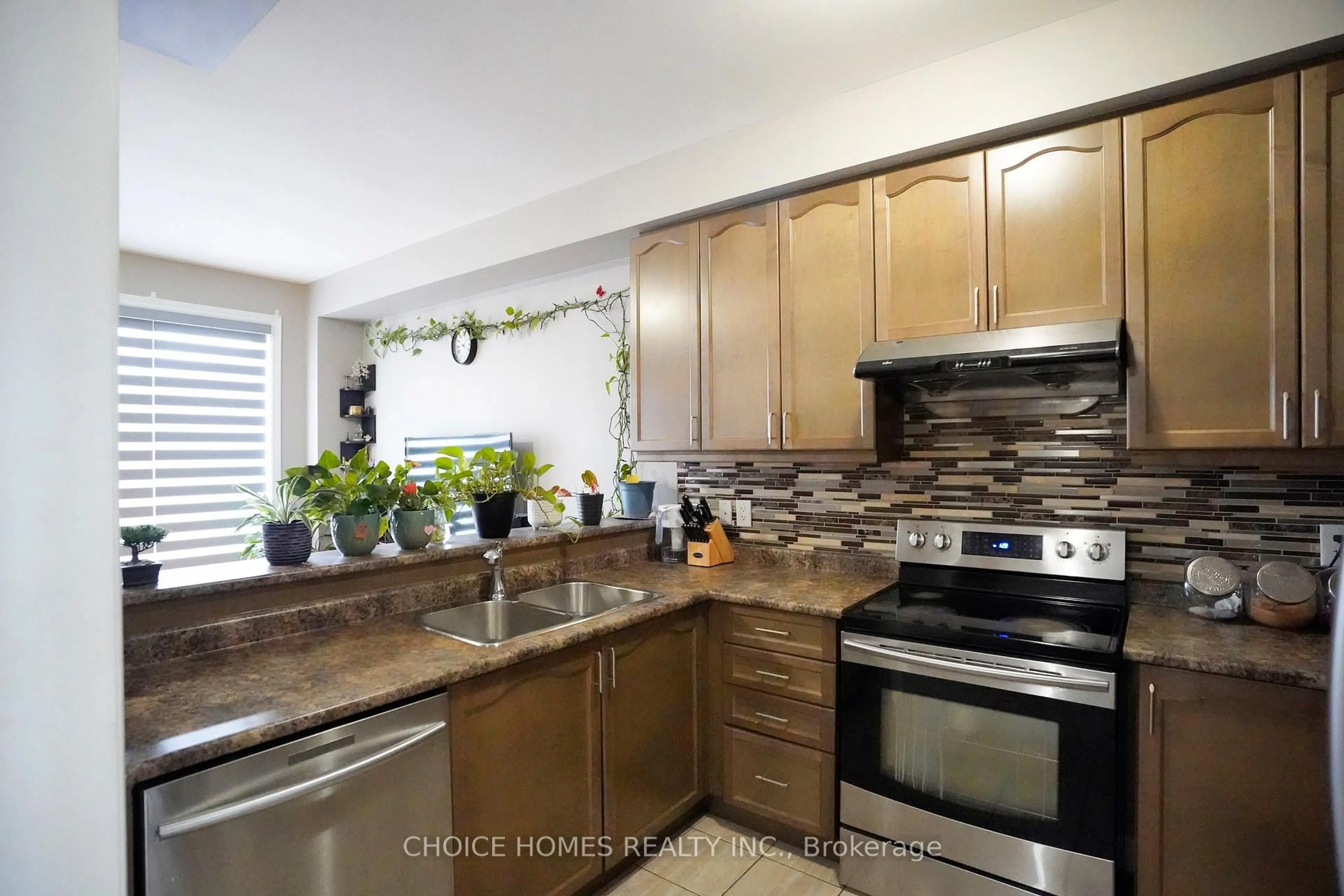 Unknown for 71 Pendulum Circ, Brampton Ontario L6R 3N7