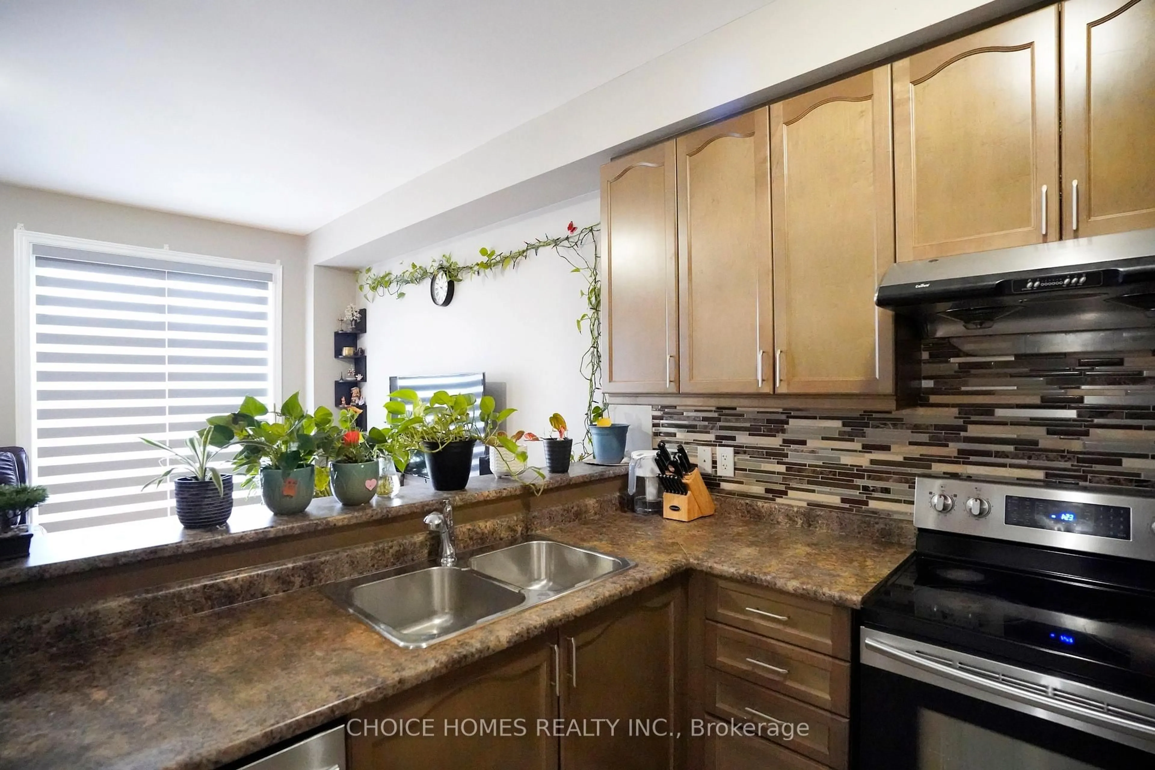 Unknown for 71 Pendulum Circ, Brampton Ontario L6R 3N7