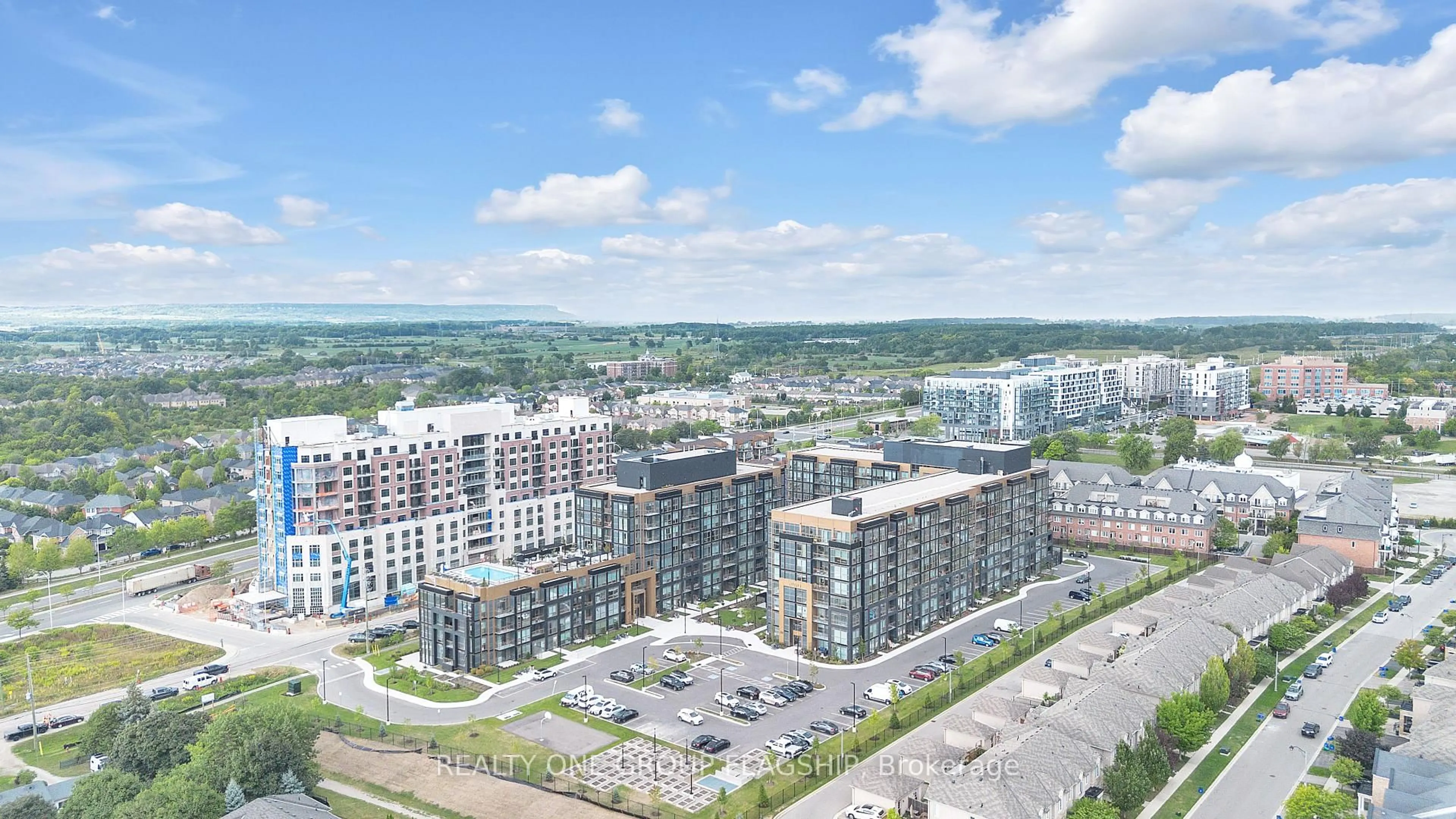 Blurry image for 2343 Khalsa Gate #101, Oakville Ontario L6M 5R6