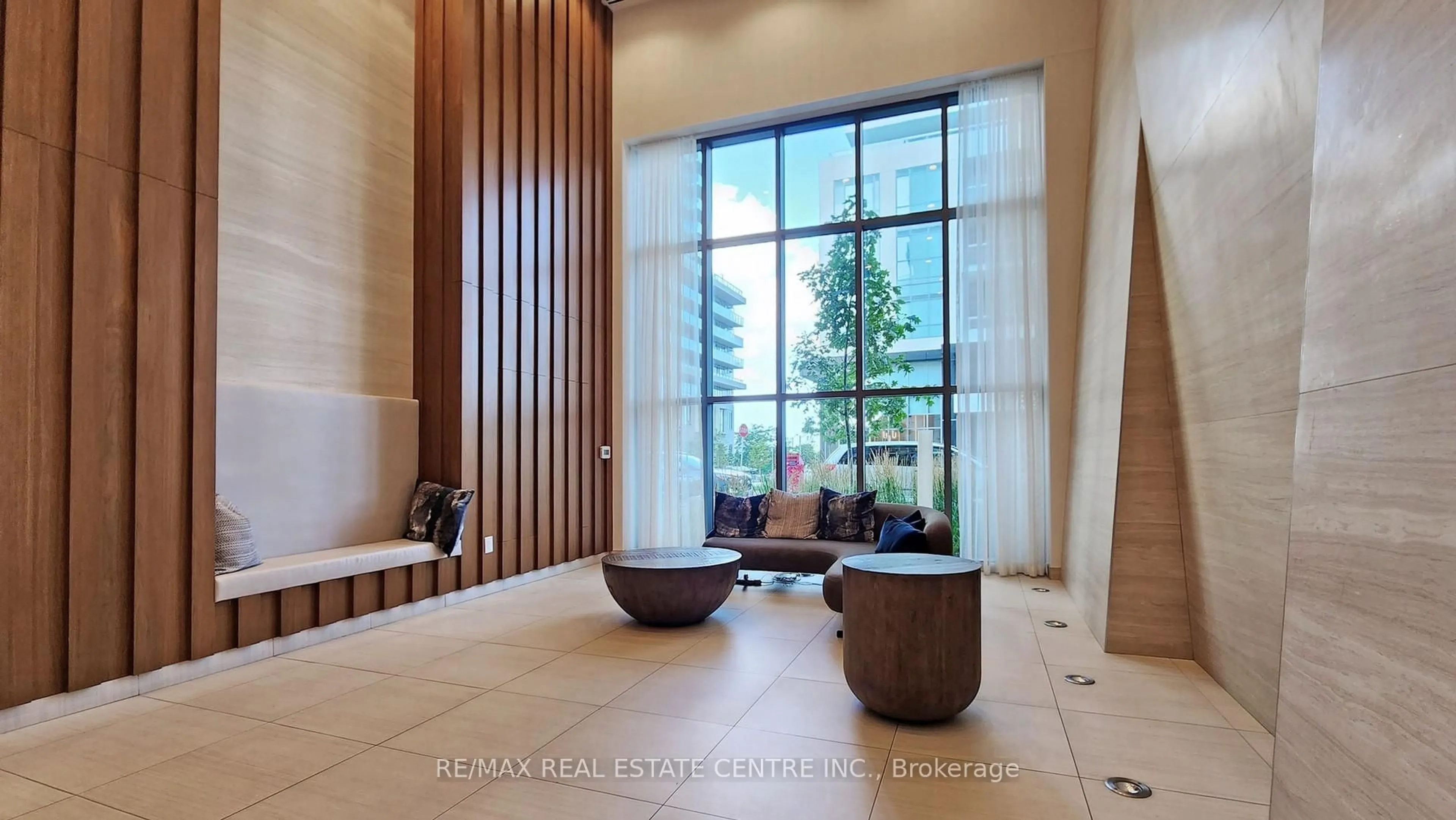 Indoor foyer for 70 Annie Craig Dr #703, Toronto Ontario M8V 0G2