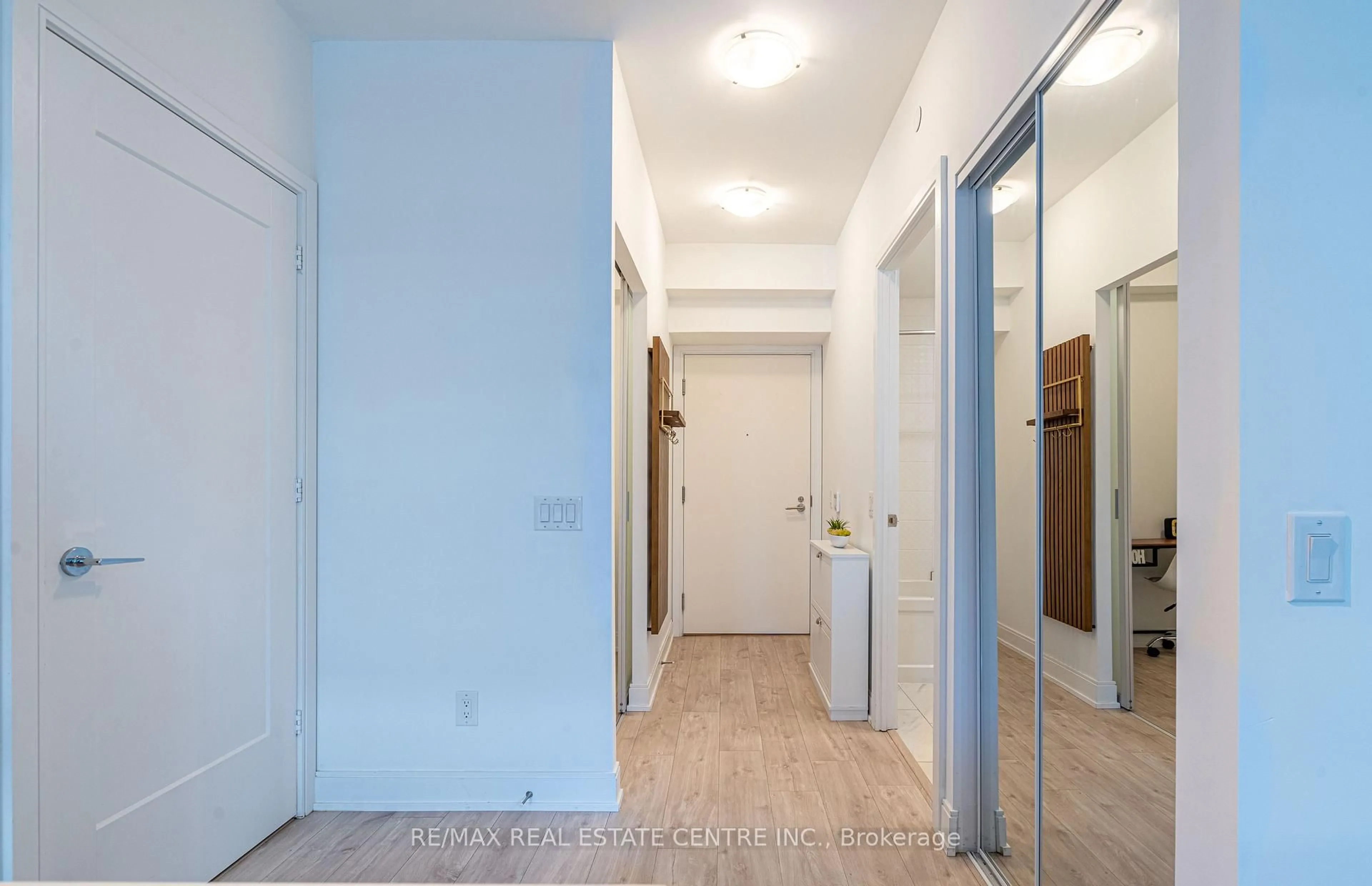 Indoor entryway for 70 Annie Craig Dr #703, Toronto Ontario M8V 0G2