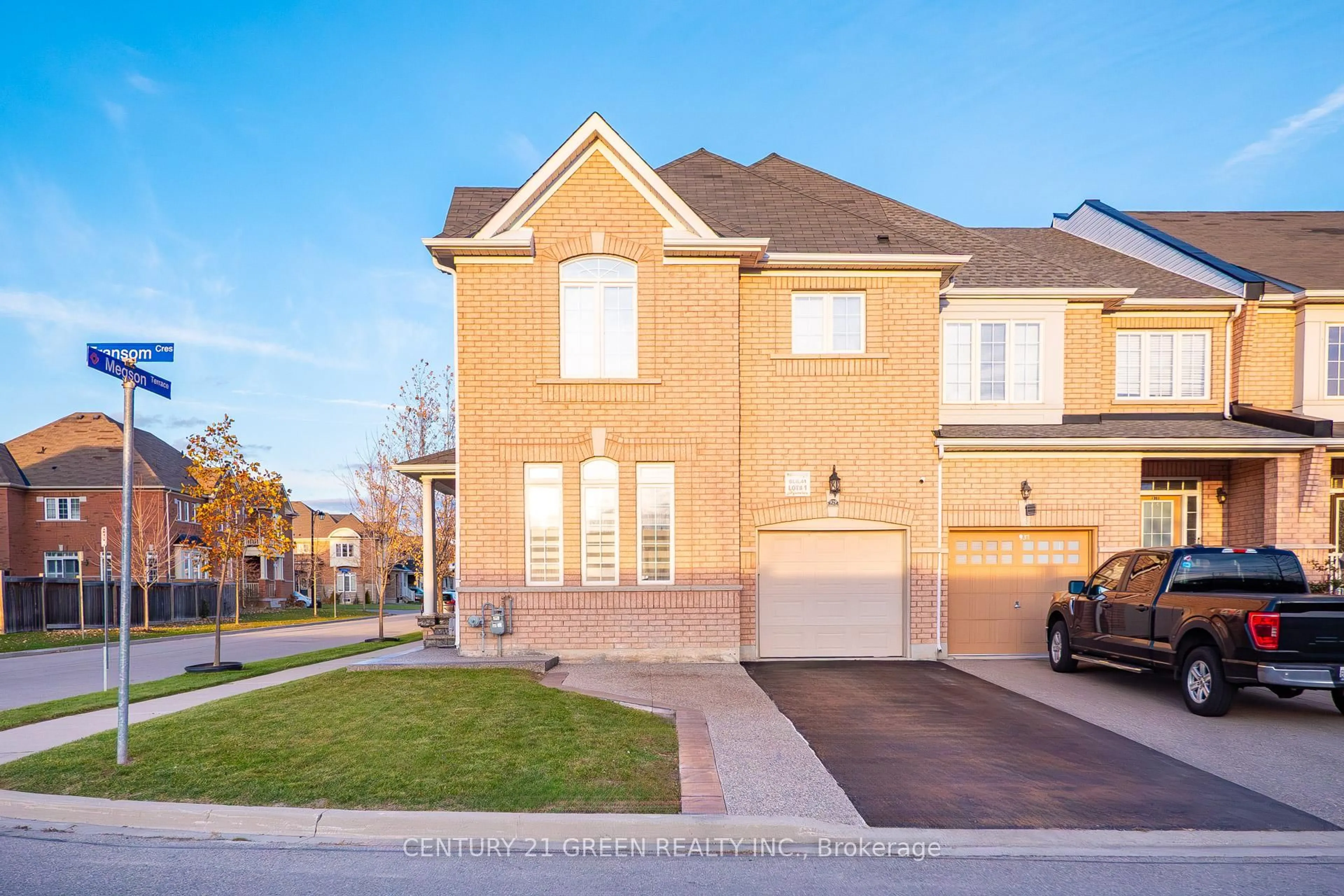 Home with brick exterior material, street for 929 TRANSOM Cres, Milton Ontario L9T 8K4