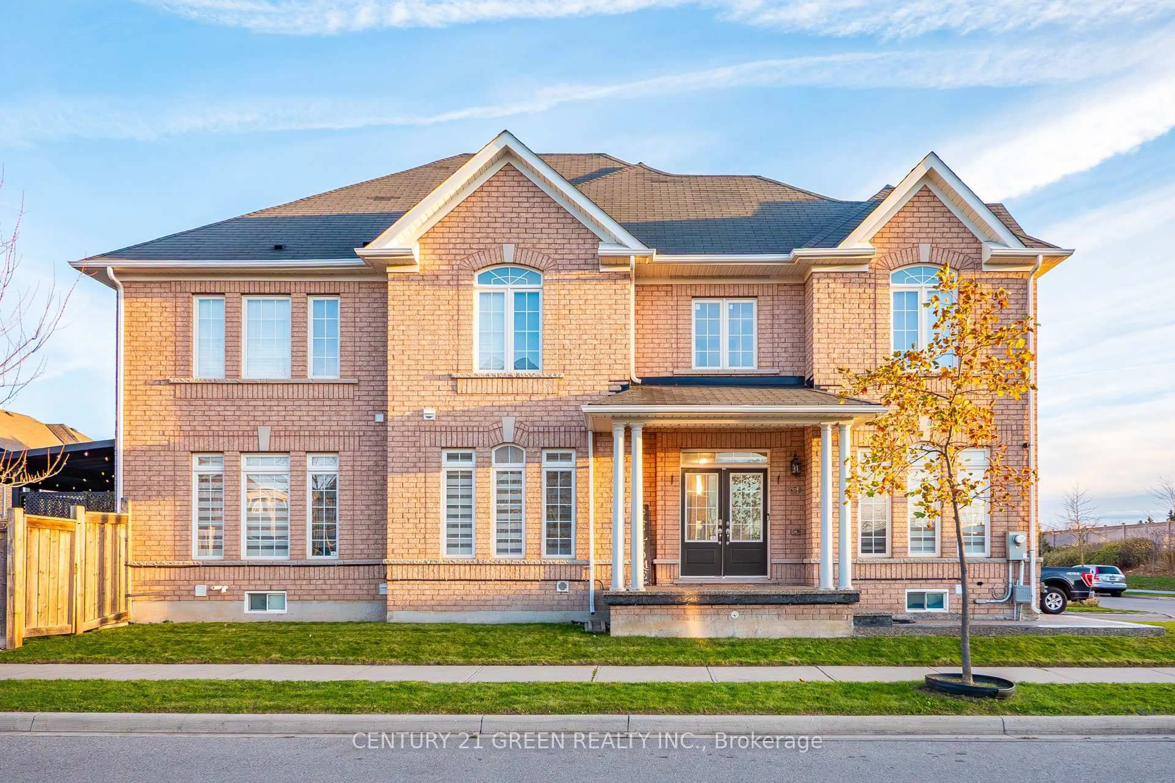 Home with brick exterior material, street for 929 TRANSOM Cres, Milton Ontario L9T 8K4