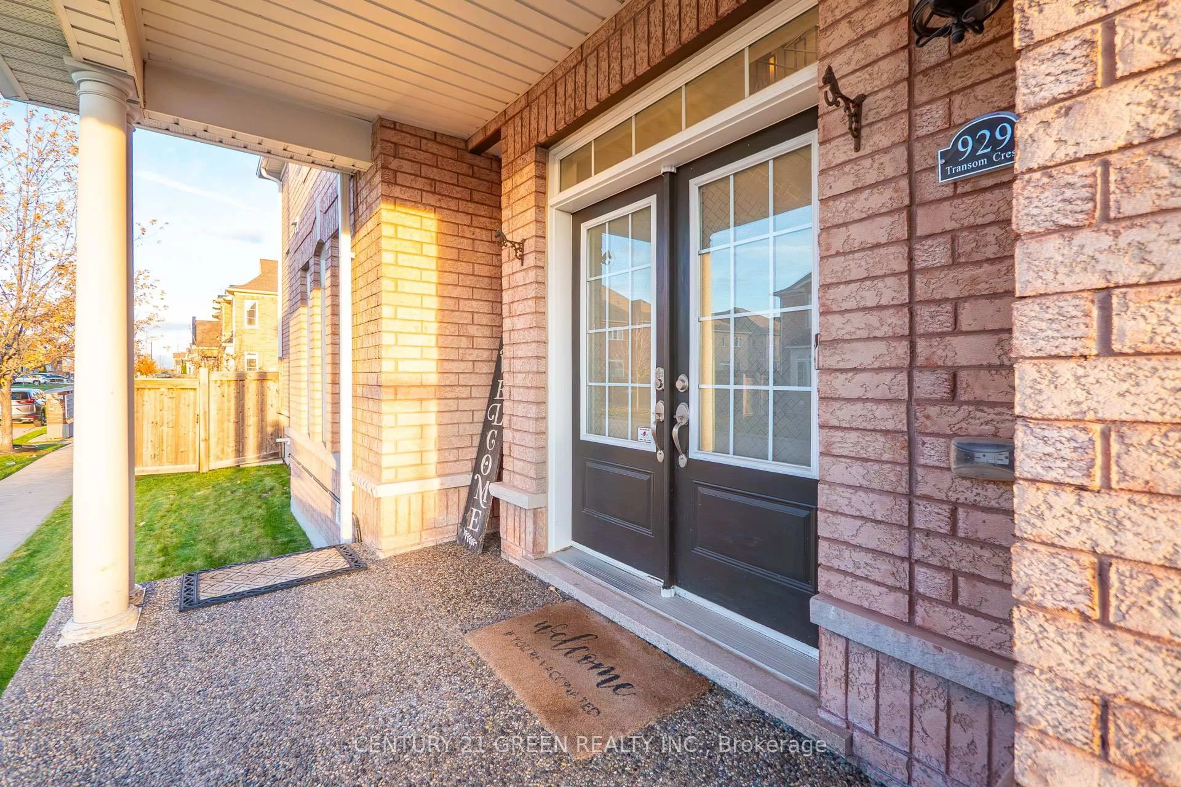 Unknown for 929 TRANSOM Cres, Milton Ontario L9T 8K4